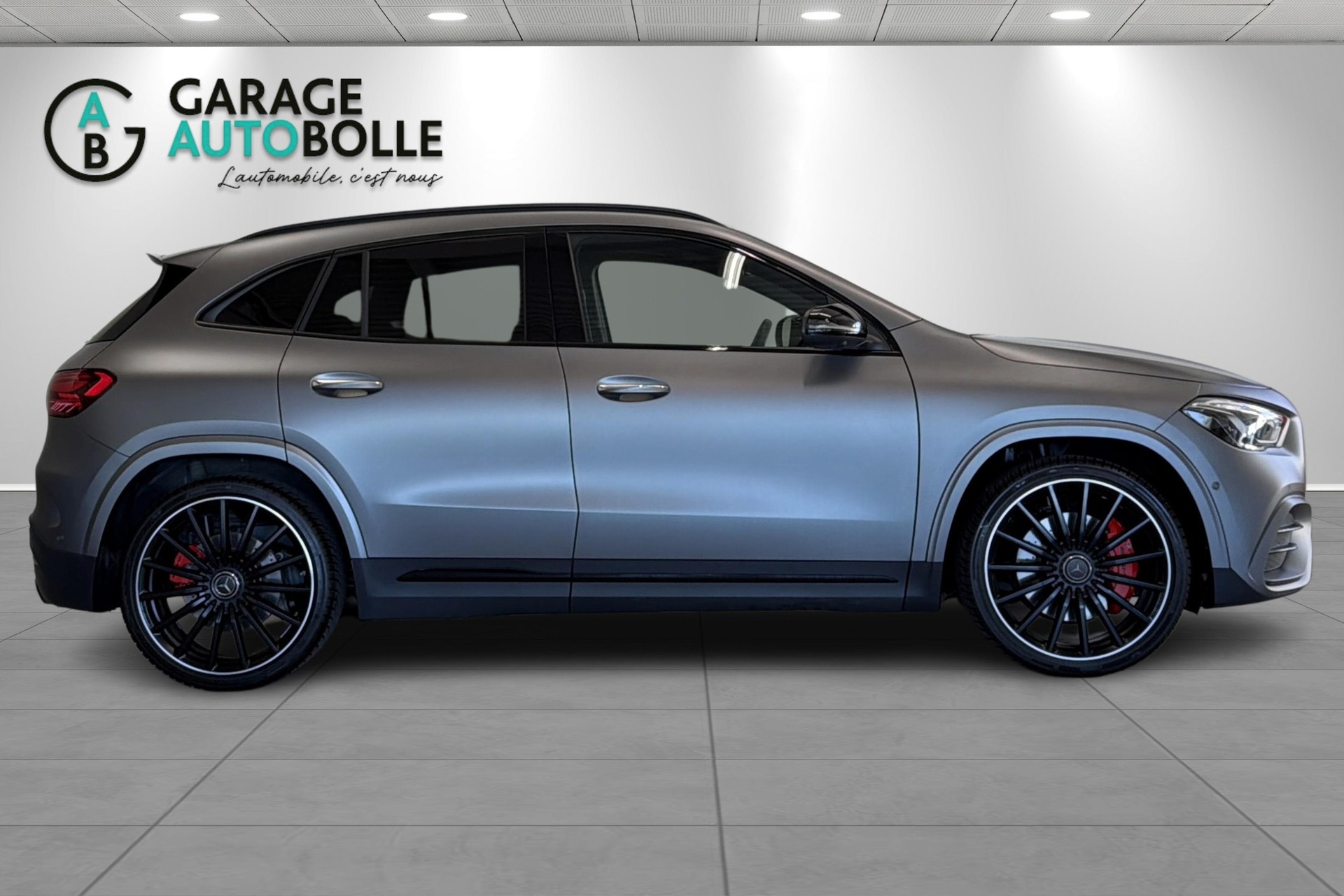 MERCEDES-BENZ GLA AMG 35 4Matic 8G-DCT-showroom-element-2