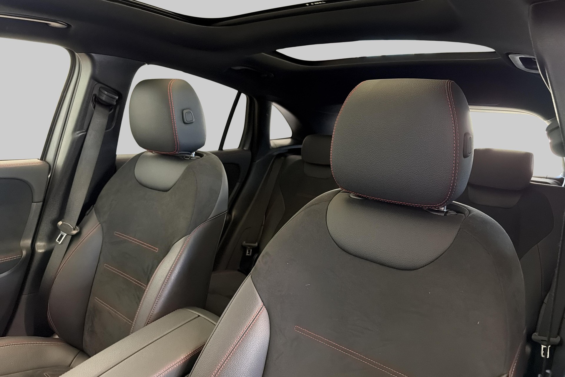 MERCEDES-BENZ GLA AMG 35 4Matic 8G-DCT-image-23