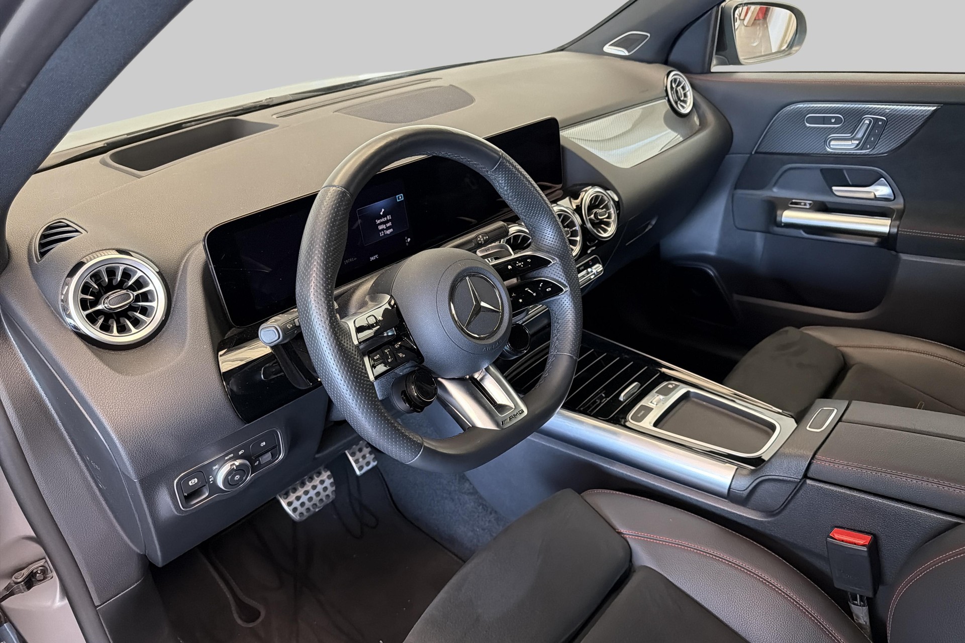 MERCEDES-BENZ GLA AMG 35 4Matic 8G-DCT-image-8