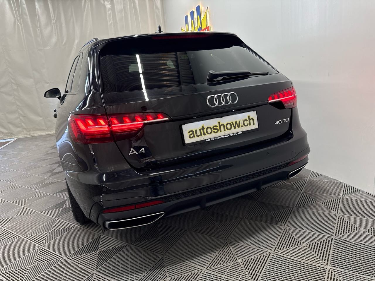 AUDI A4 Avant 40 TDI S line S-tronic-image-14