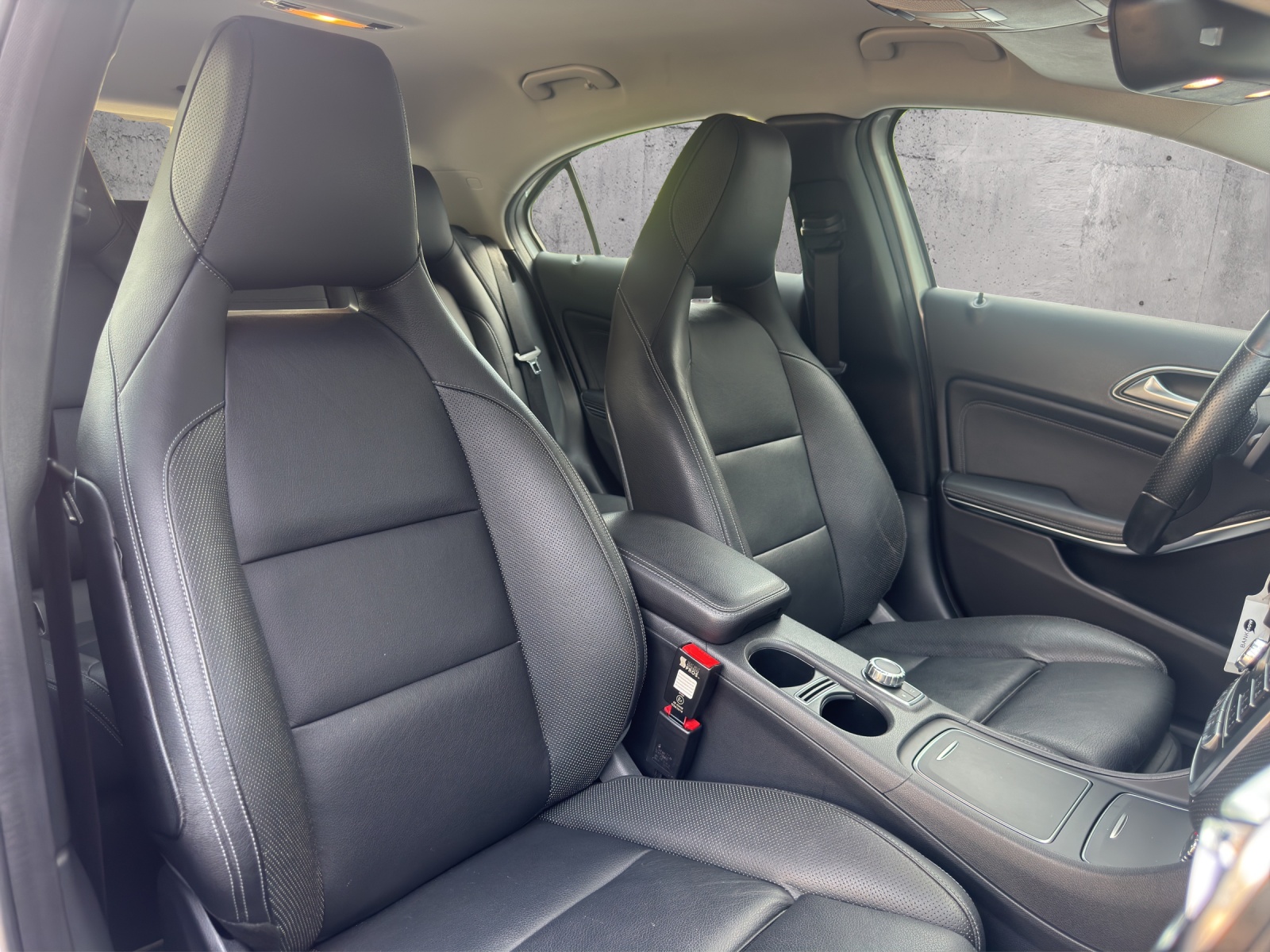 MERCEDES-BENZ A 200 Urban 7G-DCT-image-13