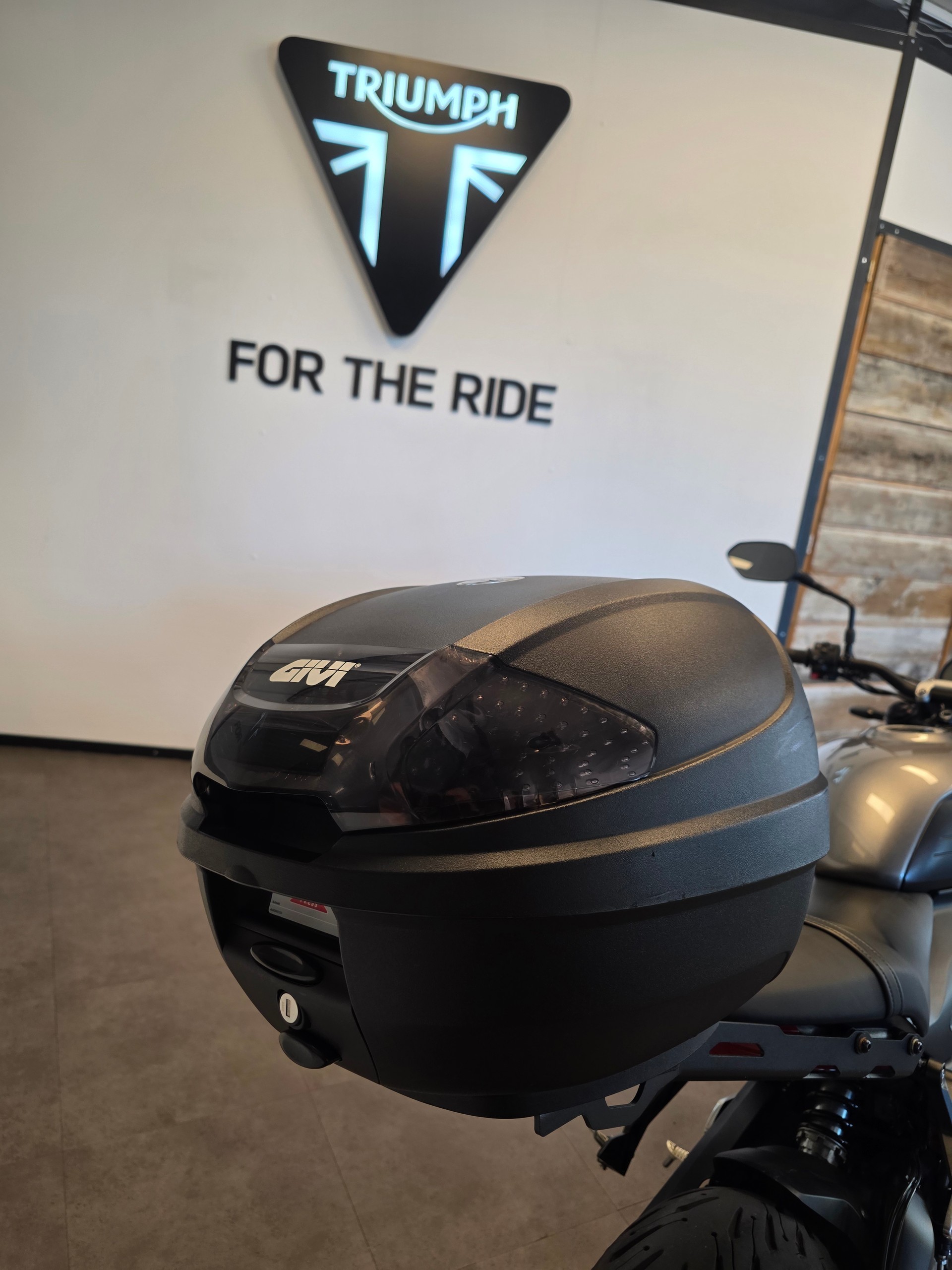 TRIUMPH Trident 660-image-9