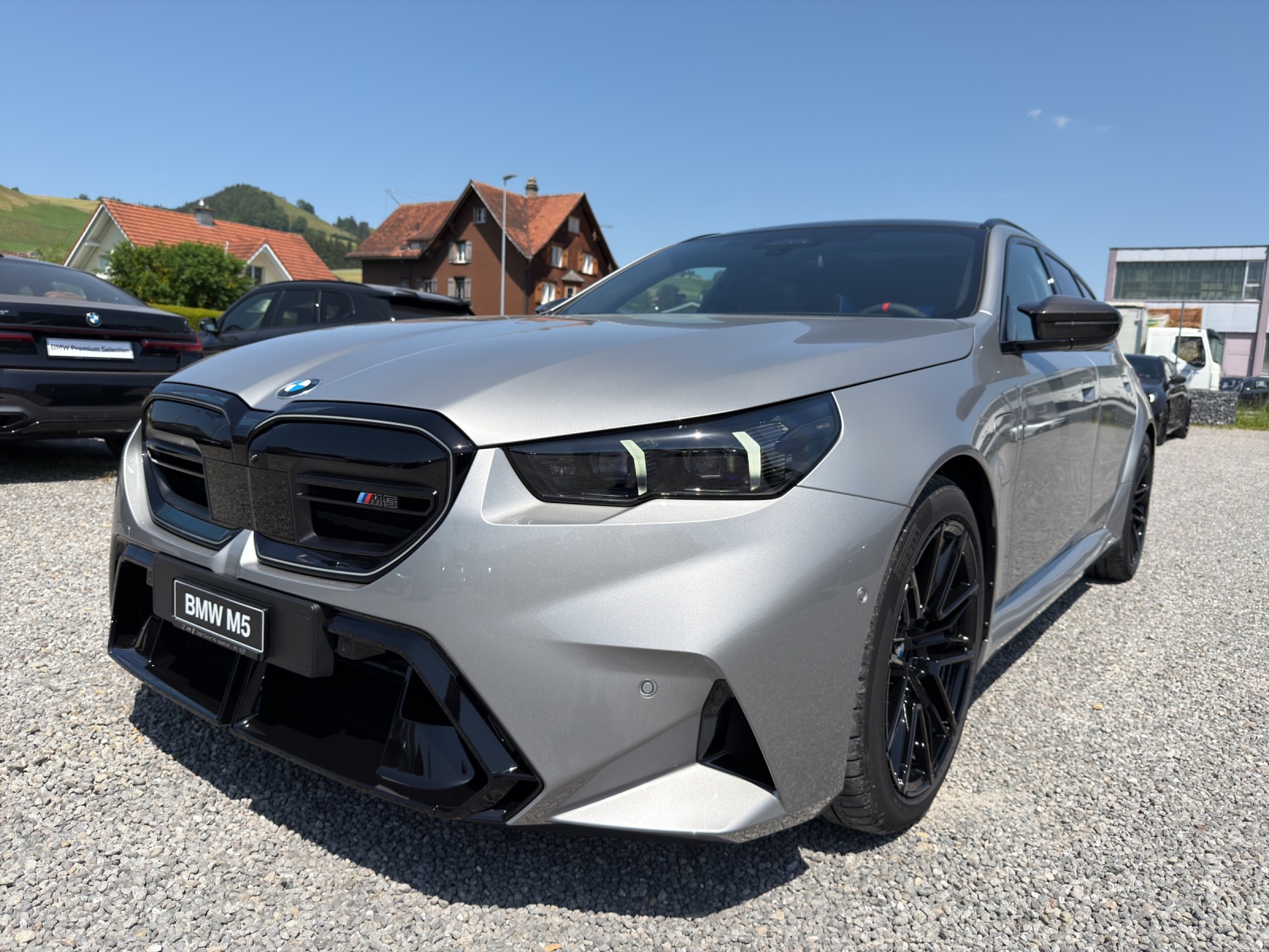 BMW M5 xDrive Touring-image-24