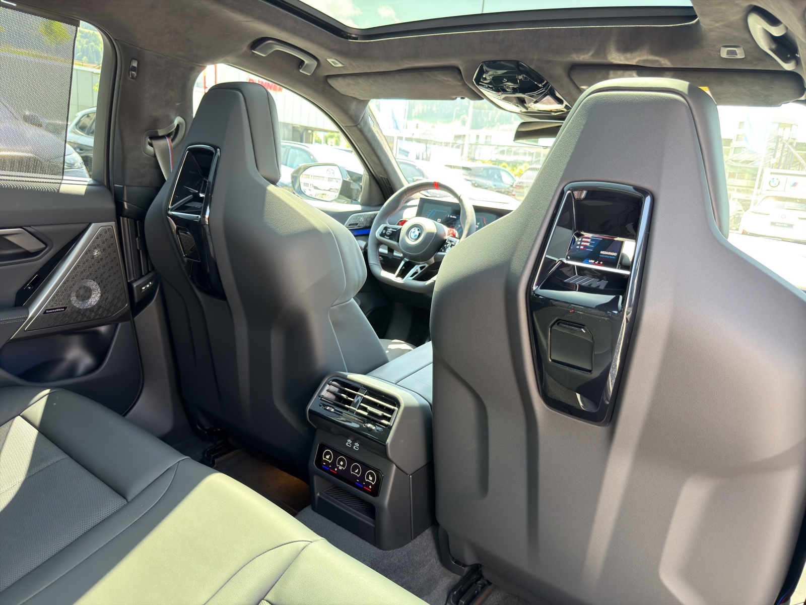 BMW M5 xDrive Touring-image-15