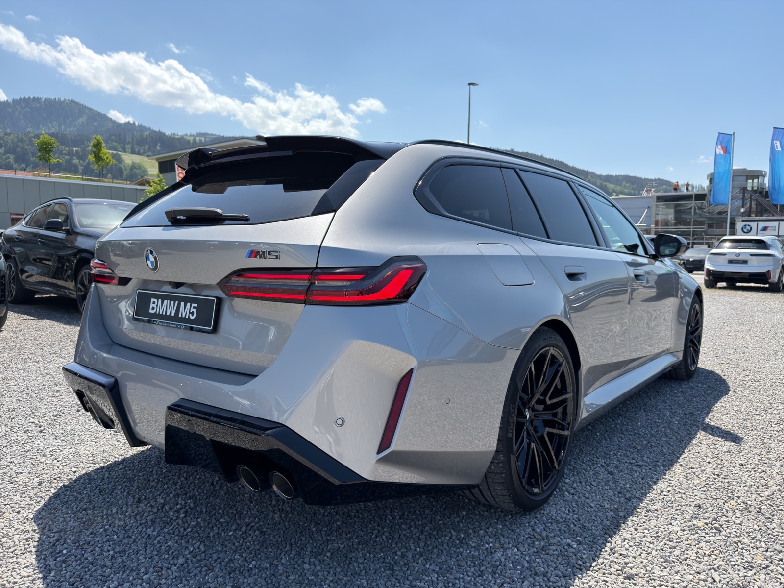 BMW M5 xDrive Touring-image-25