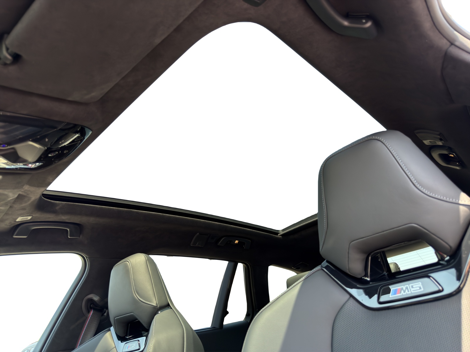 BMW M5 xDrive Touring-image-19