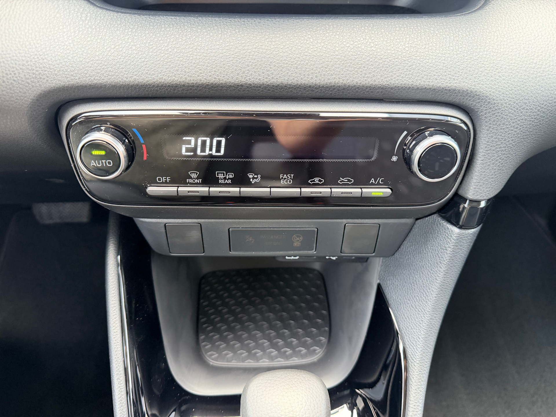 TOYOTA Yaris 1.5 Trend e-CVT-image-17