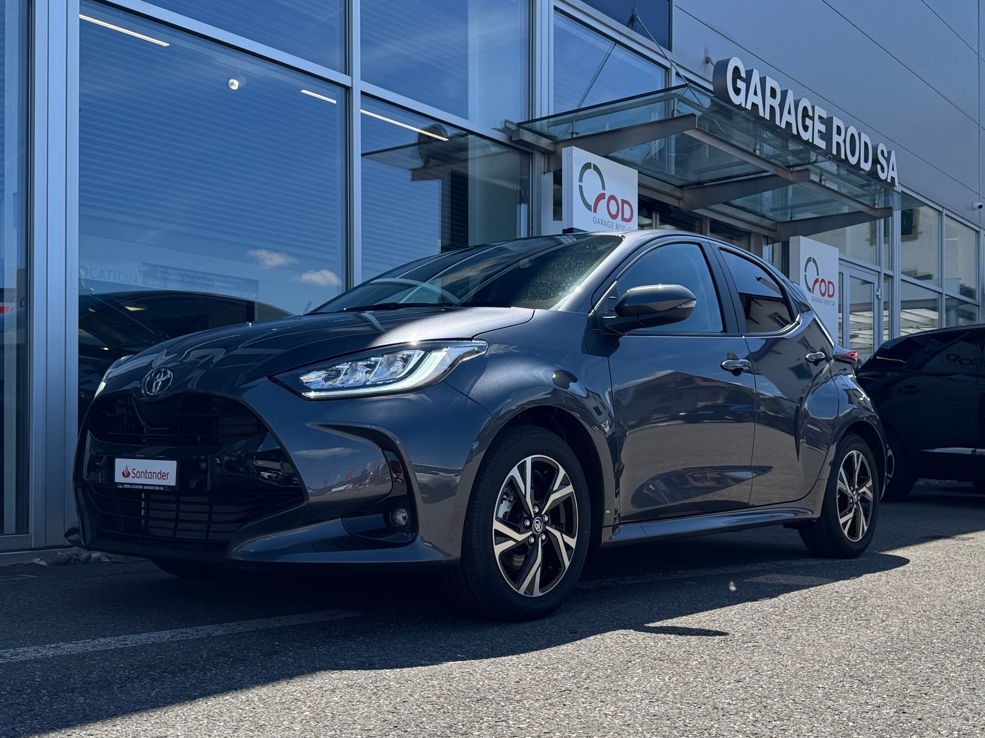 TOYOTA Yaris 1.5 Trend e-CVT-showroom-element-1