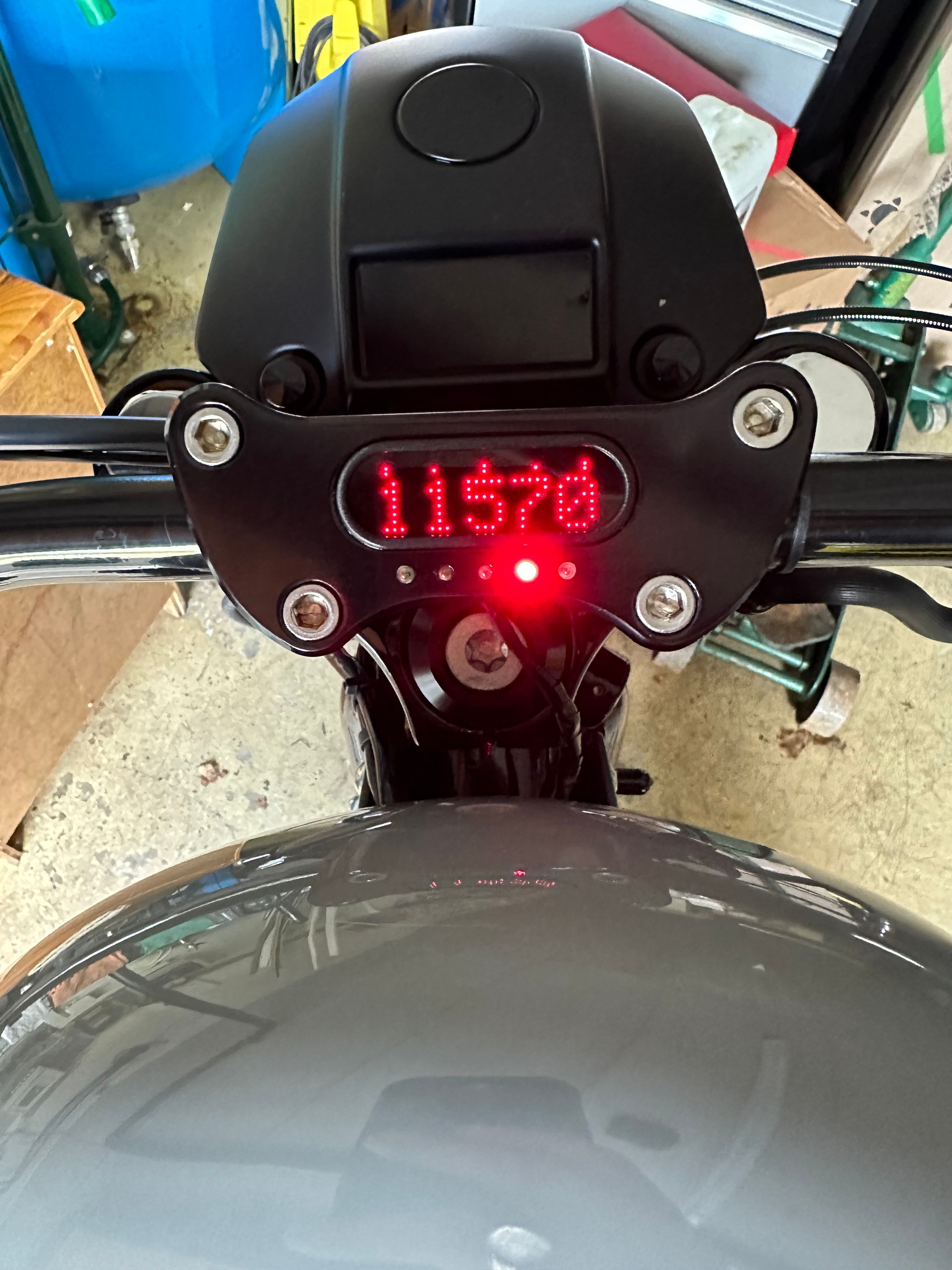 HARLEY-DAVIDSON XL 883 N Sportster Iron (25kW)-image-13