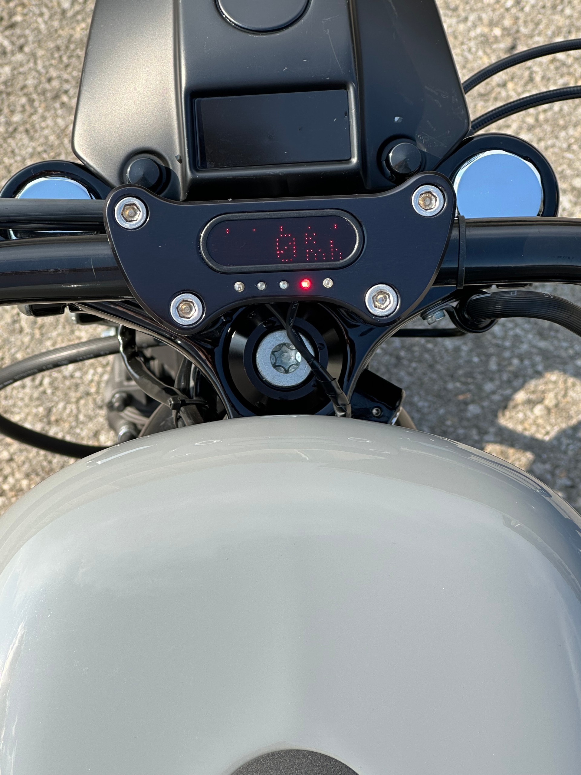 HARLEY-DAVIDSON XL 883 N Sportster Iron (25kW)-image-12