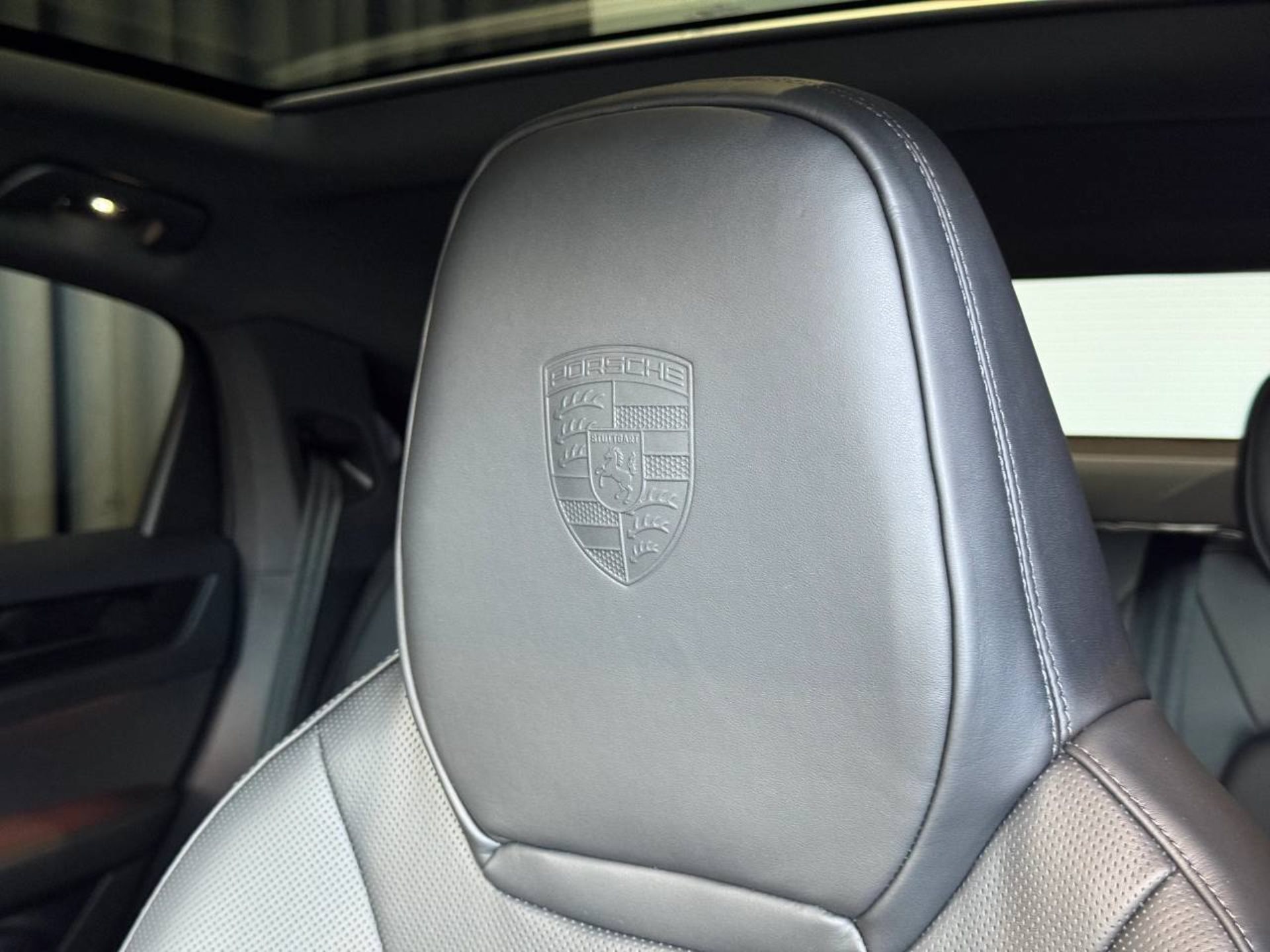 PORSCHE Cayenne E-Hybrid Coupé Black Edition-image-31