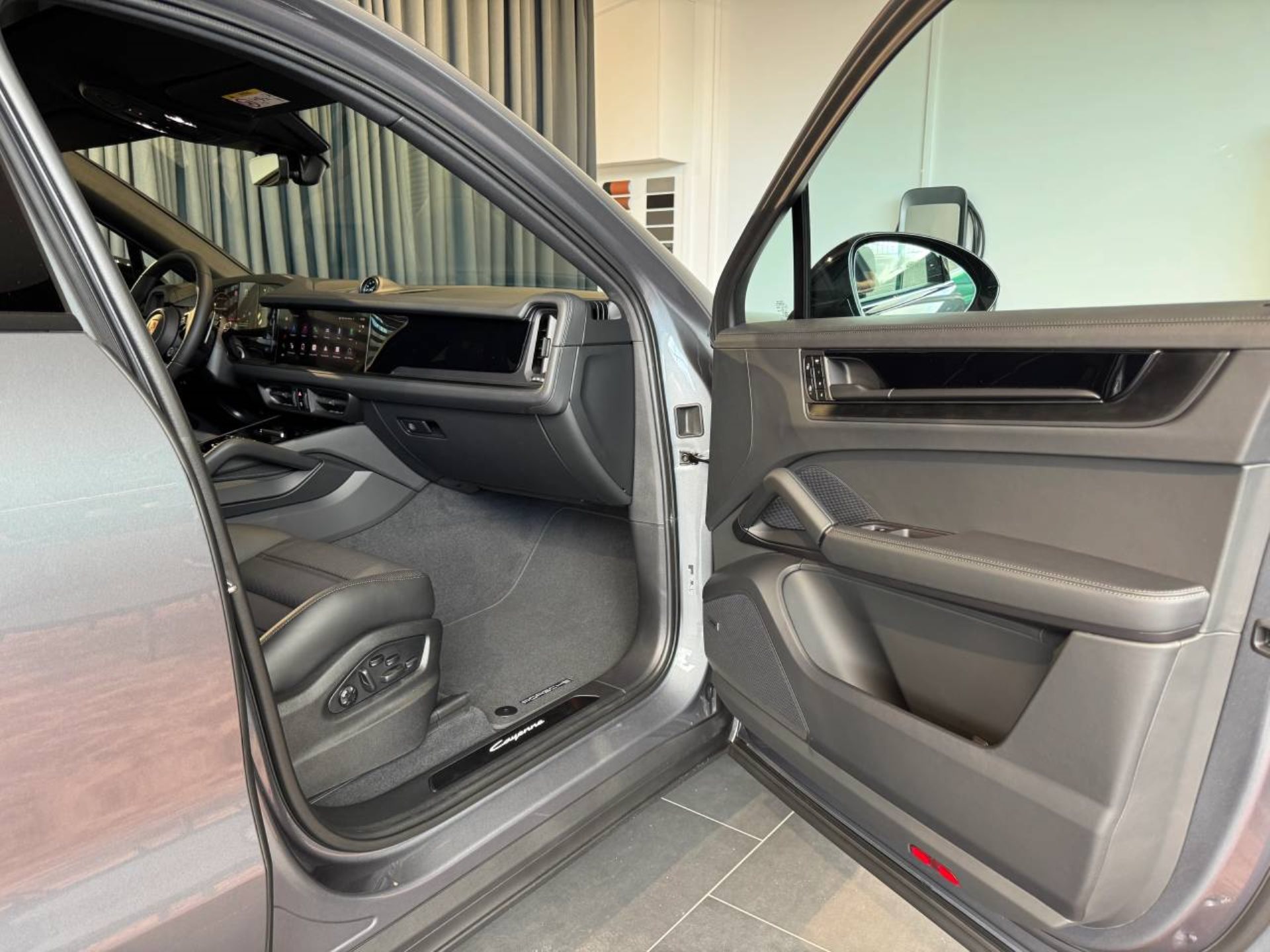 PORSCHE Cayenne E-Hybrid Coupé Black Edition-image-20