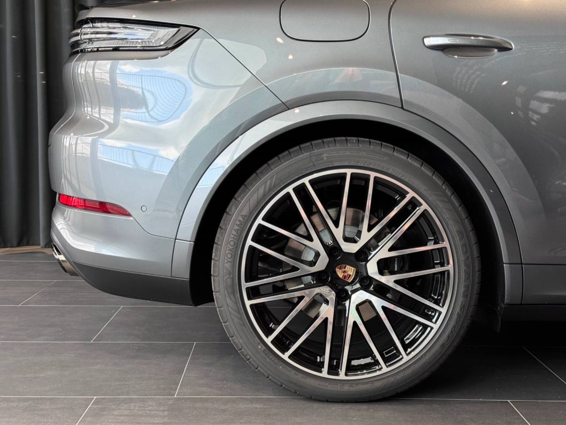 PORSCHE Cayenne E-Hybrid Coupé Black Edition-image-10