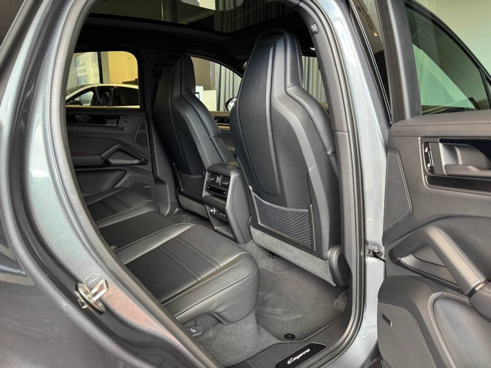 PORSCHE Cayenne E-Hybrid Coupé Black Edition-image-24