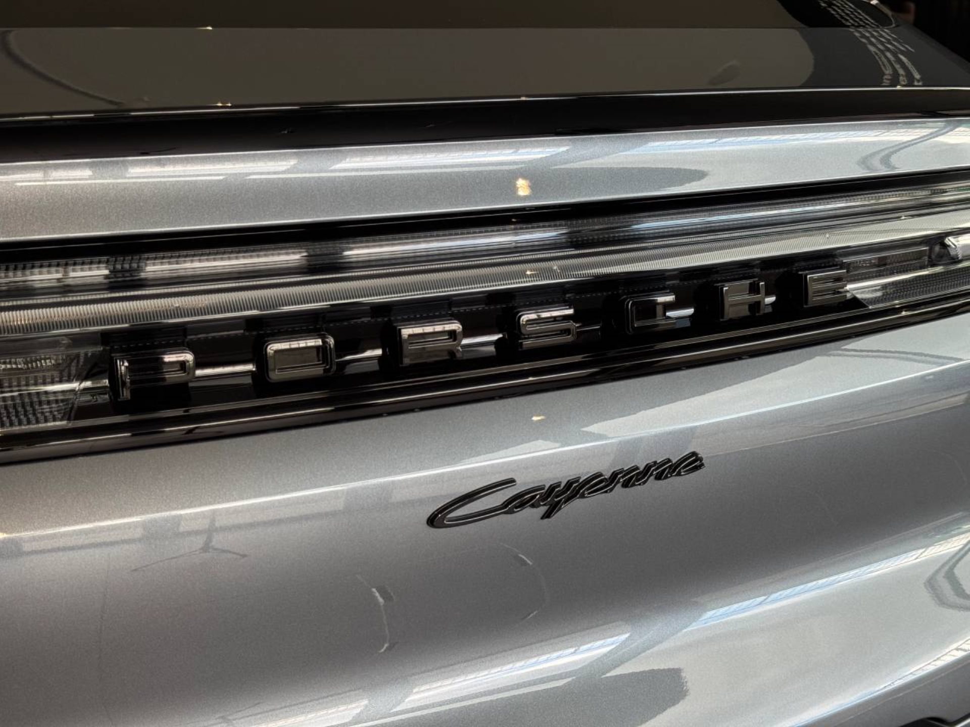 PORSCHE Cayenne E-Hybrid Coupé Black Edition-image-27