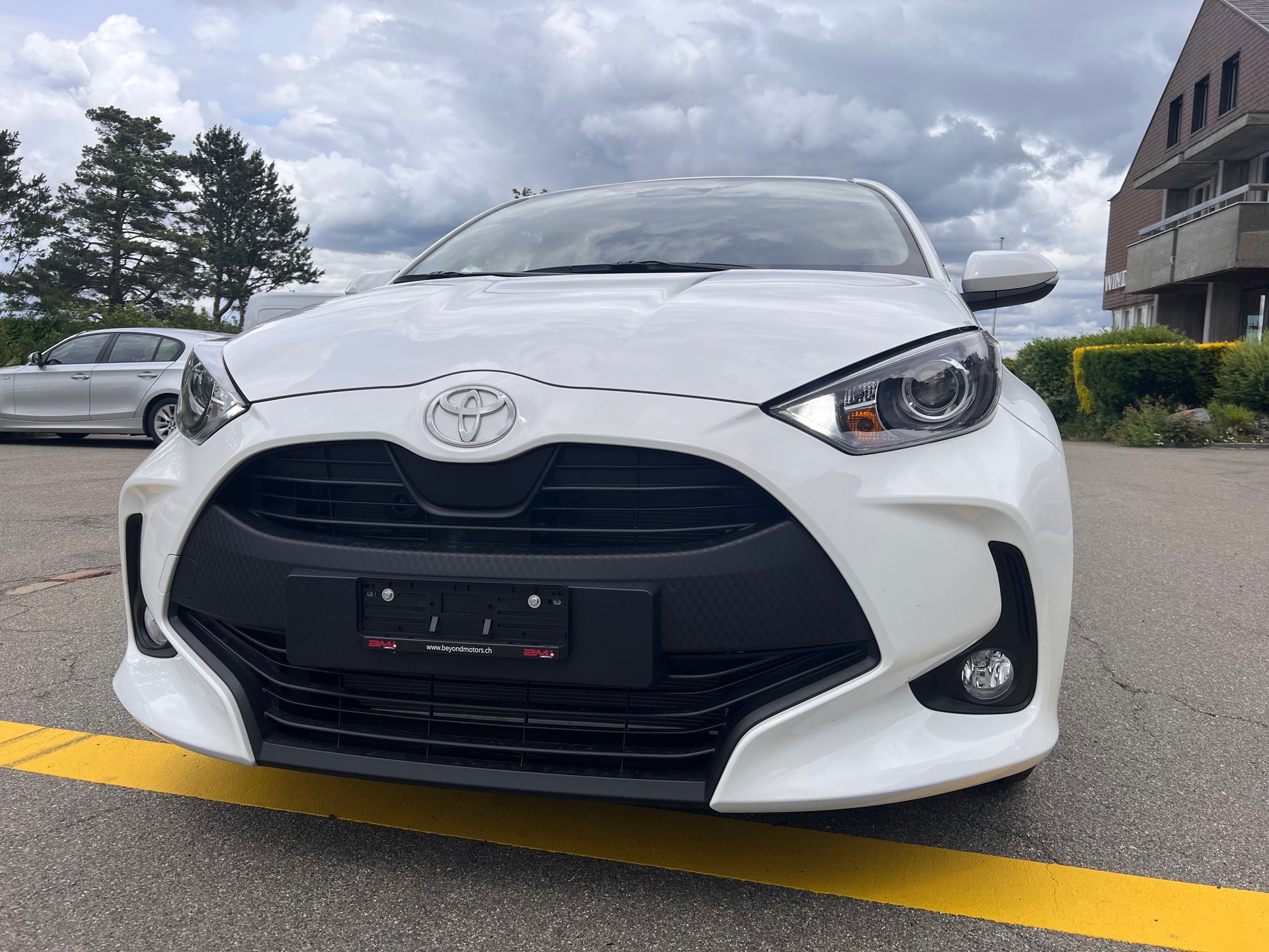 TOYOTA Yaris 1.5 Comfort e-CVT-image-1