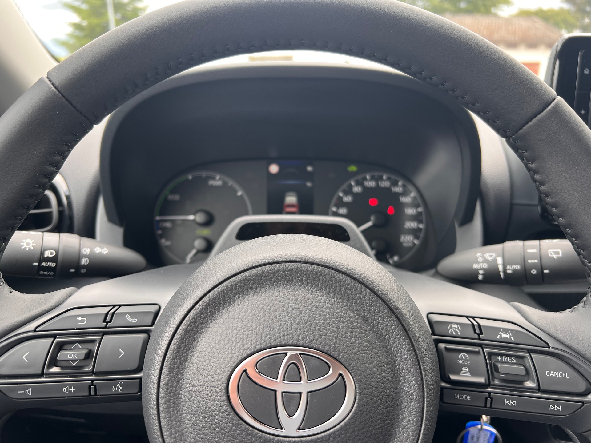 TOYOTA Yaris 1.5 Comfort e-CVT-image-11