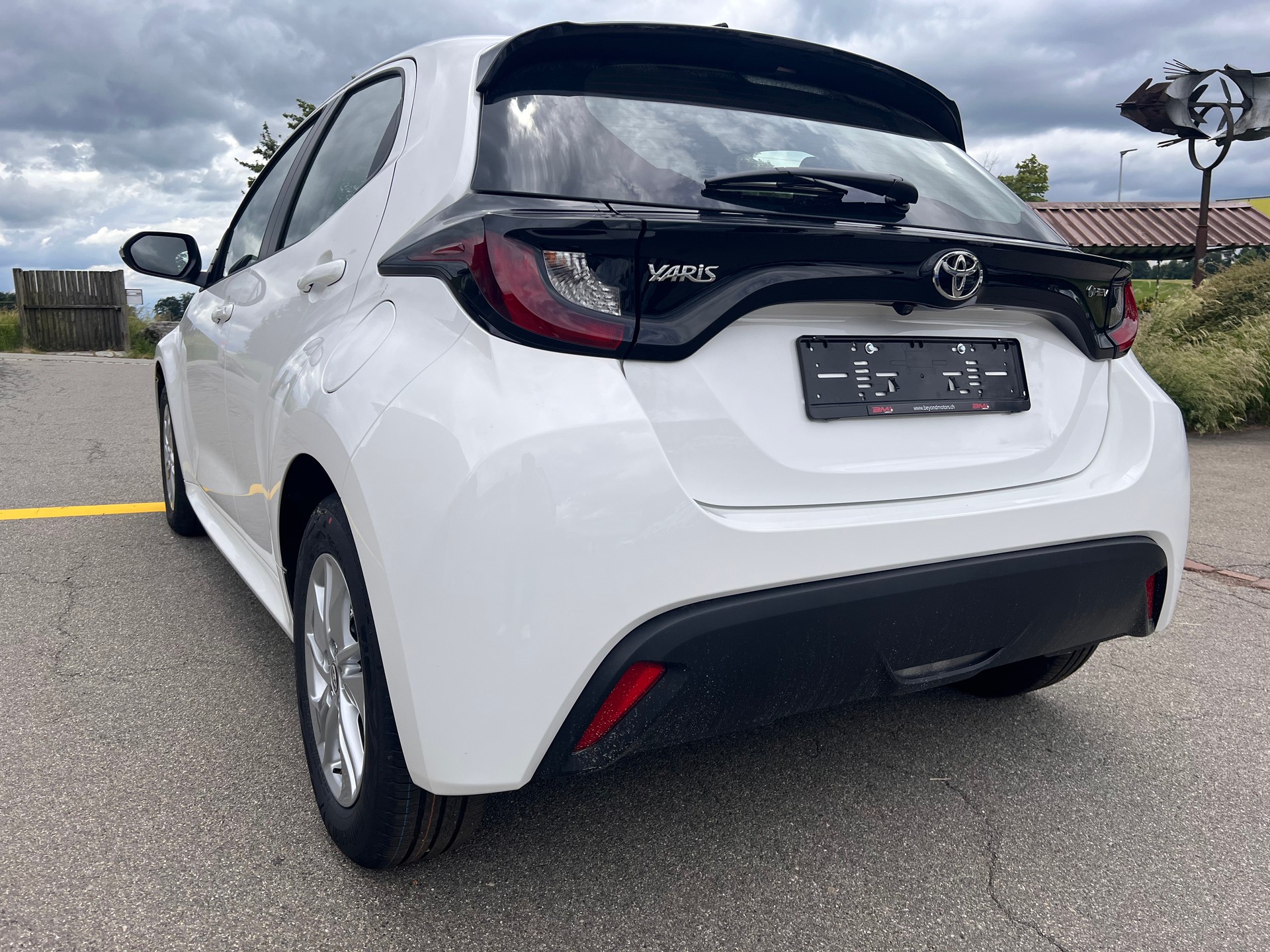 TOYOTA Yaris 1.5 Comfort e-CVT-image-6