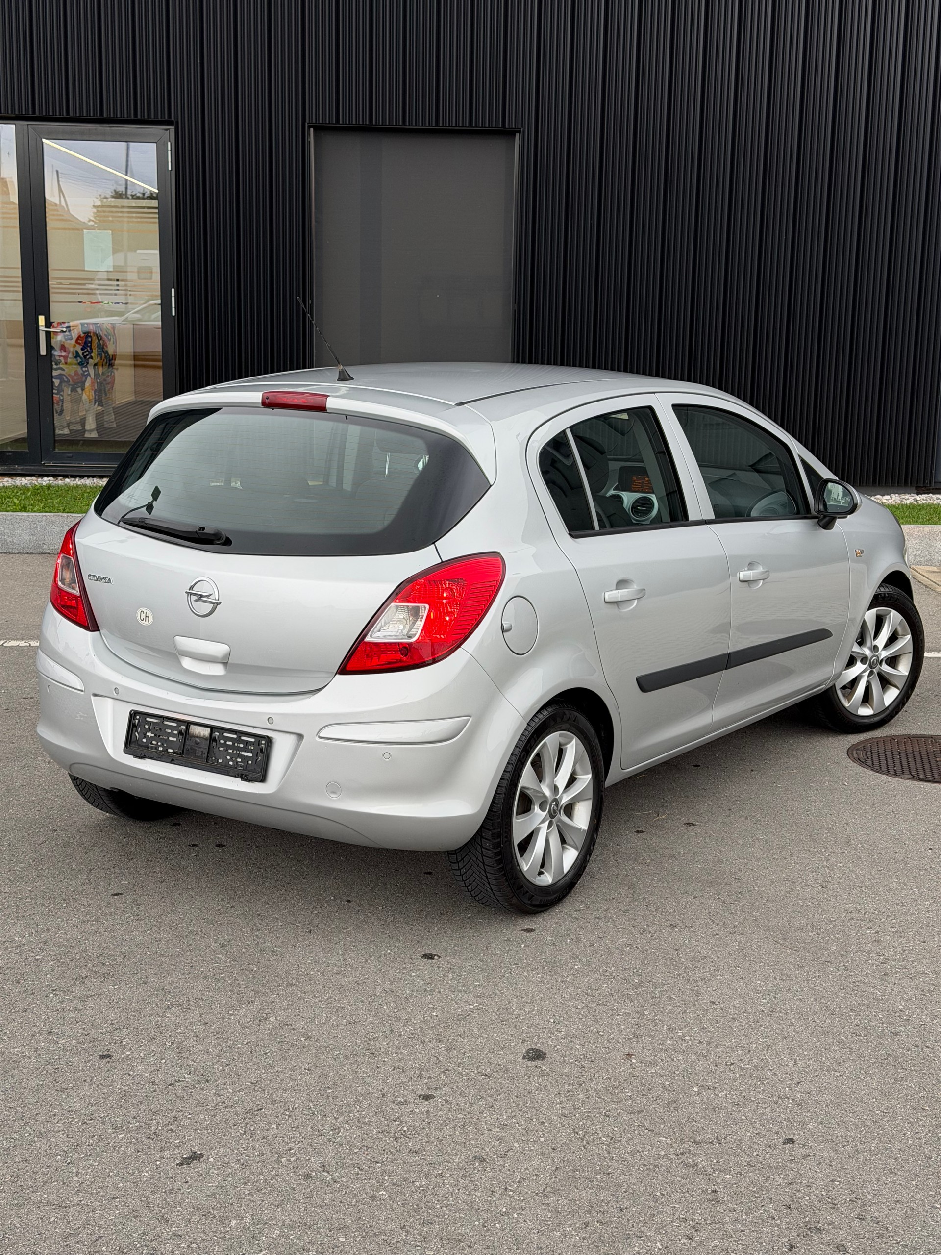 OPEL Corsa 1.4 TP Color Edition-image-11