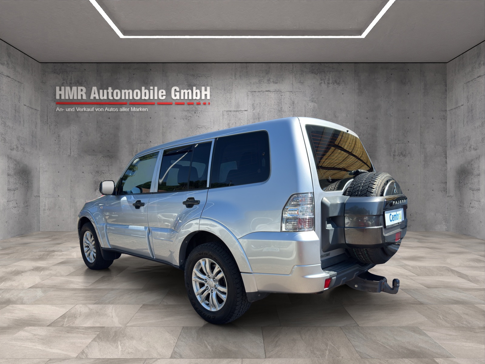MITSUBISHI Pajero 3.2 DI-D Style Automatic-showroom-element-1