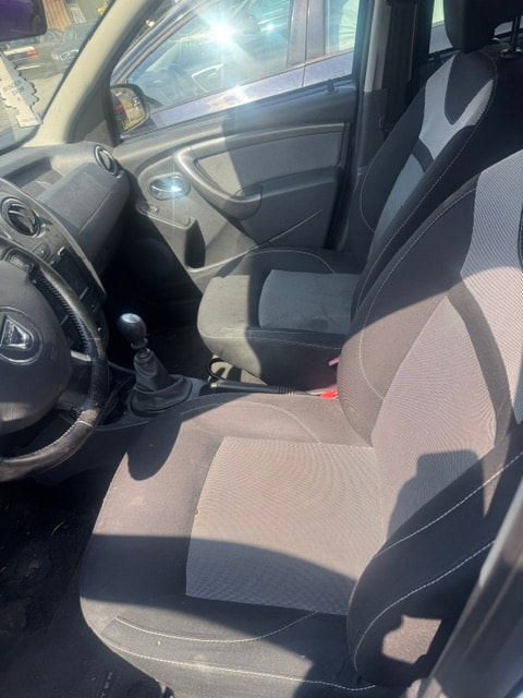 DACIA Duster 1.2 T Essential 4x4-image-1
