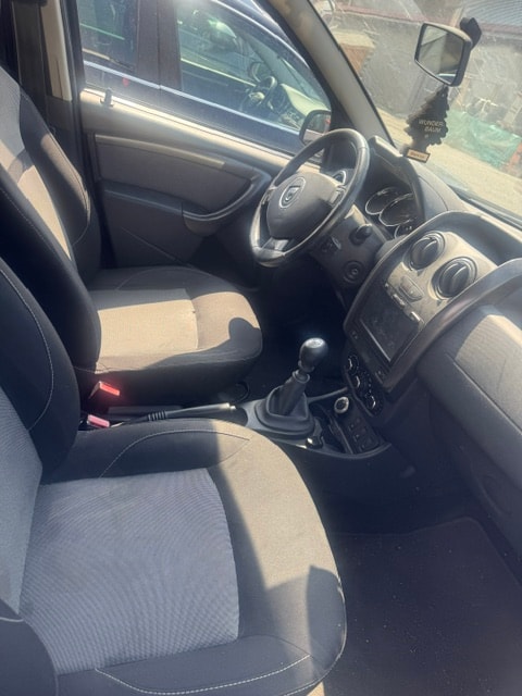DACIA Duster 1.2 T Essential 4x4-image-10