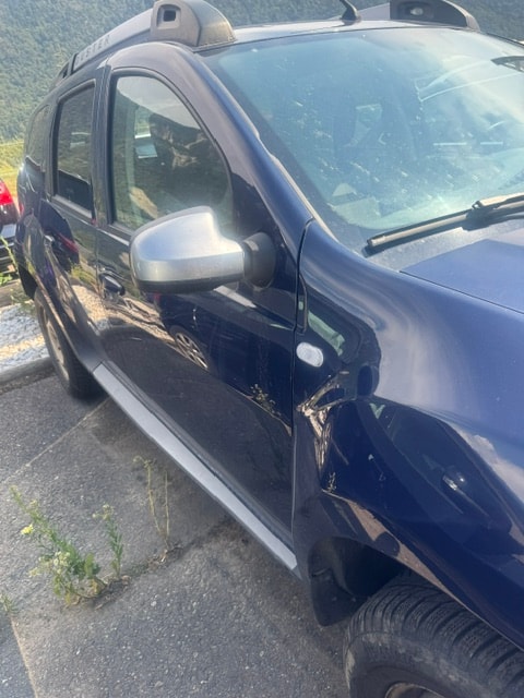 DACIA Duster 1.2 T Essential 4x4-image-12
