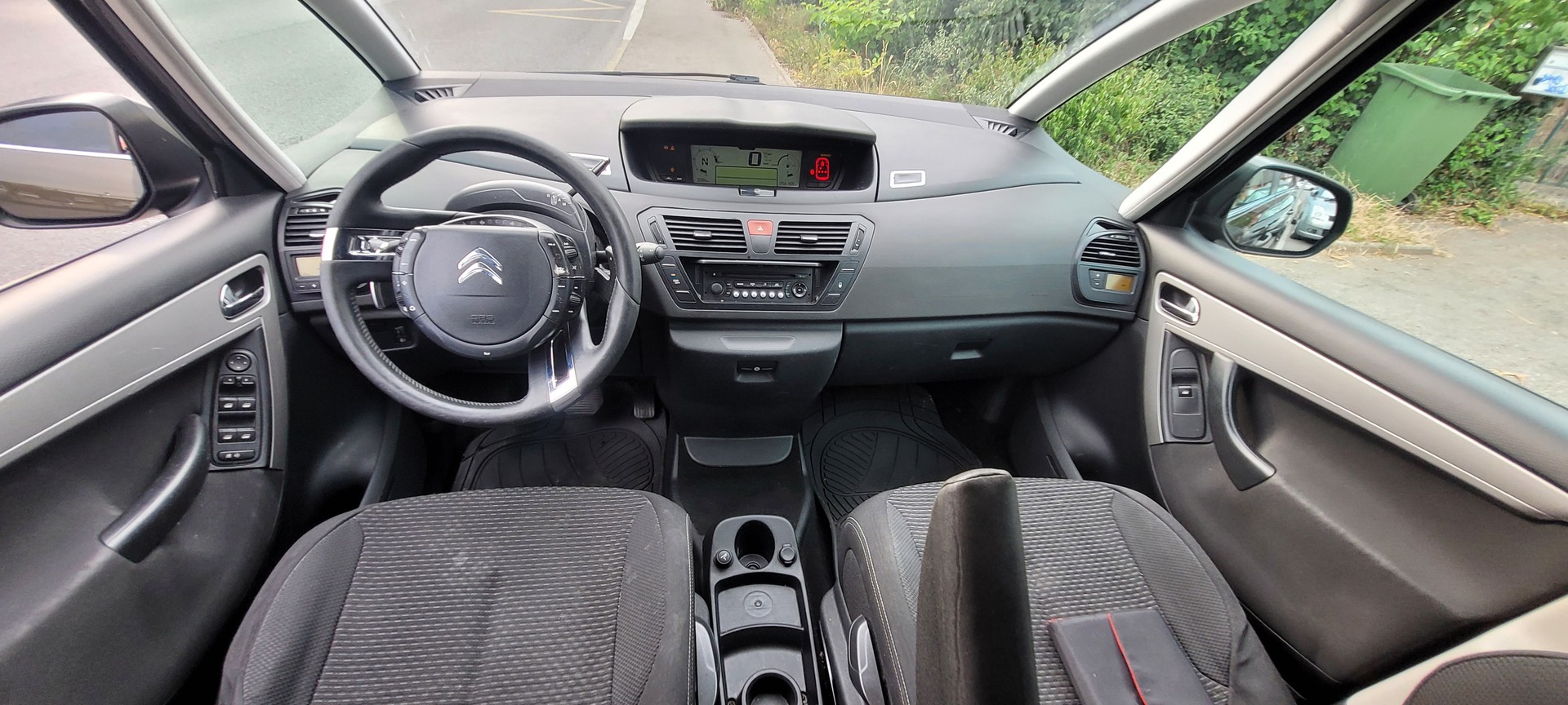 CITROEN Grand C4 Picasso 1.6 HDI 16V Swiss Style EGS6-image-10