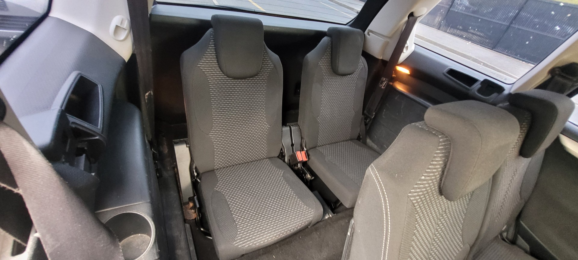 CITROEN Grand C4 Picasso 1.6 HDI 16V Swiss Style EGS6-image-13