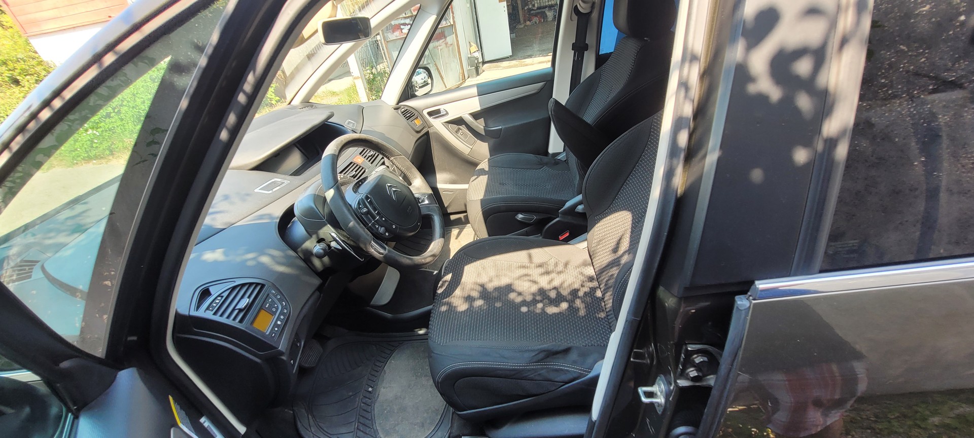 CITROEN Grand C4 Picasso 1.6 HDI 16V Swiss Style EGS6-image-11