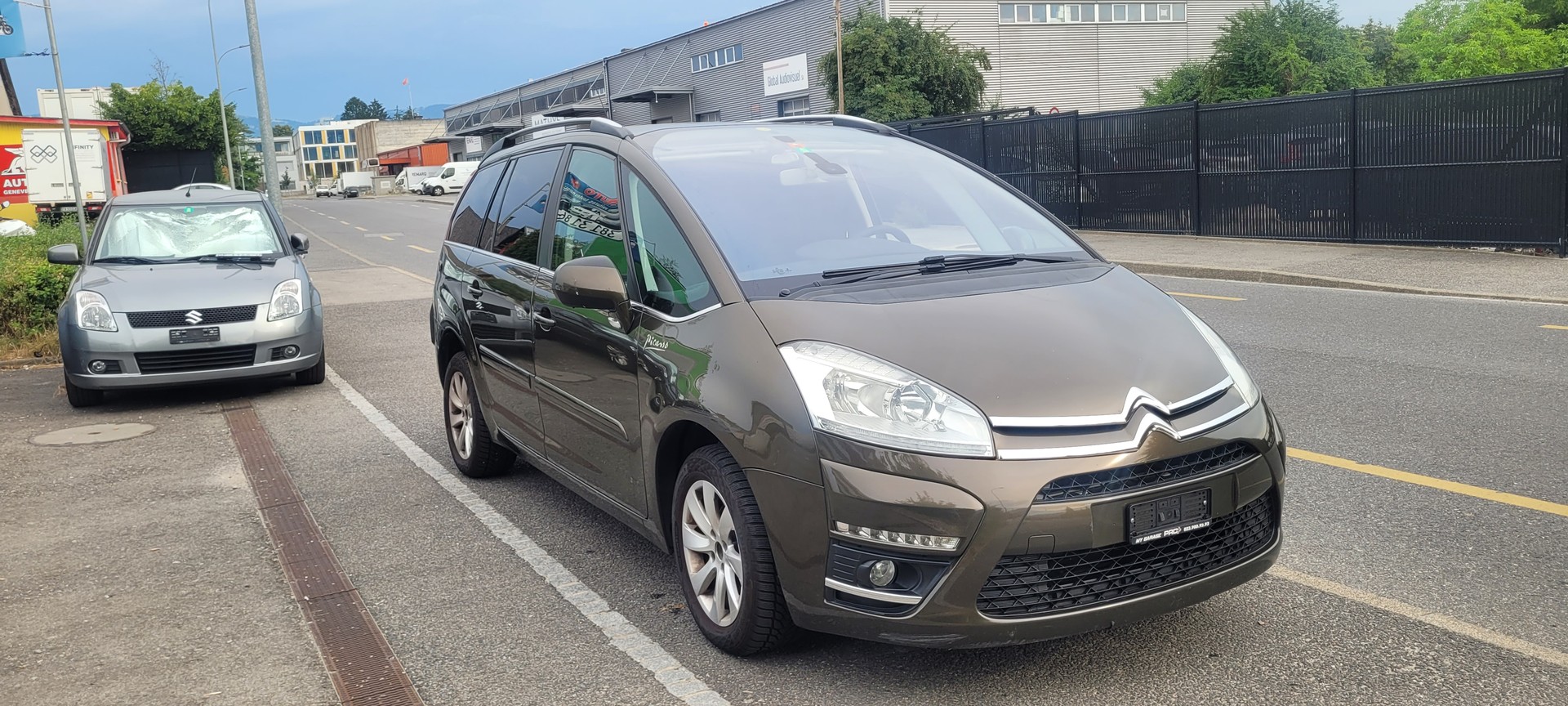 CITROEN Grand C4 Picasso 1.6 HDI 16V Swiss Style EGS6-image-1