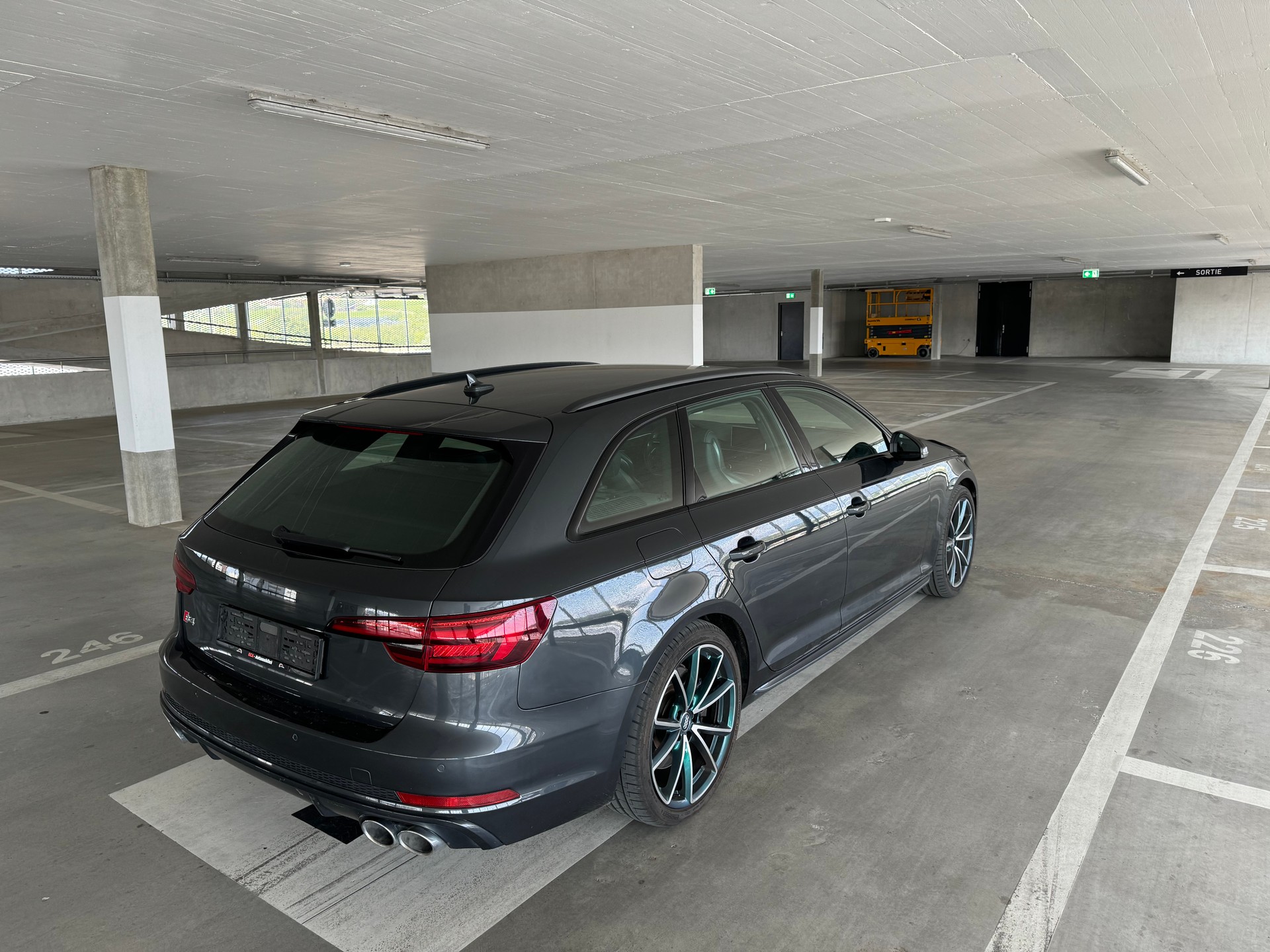 AUDI S4 Avant 3.0 TDI quattro tiptronic-image-5