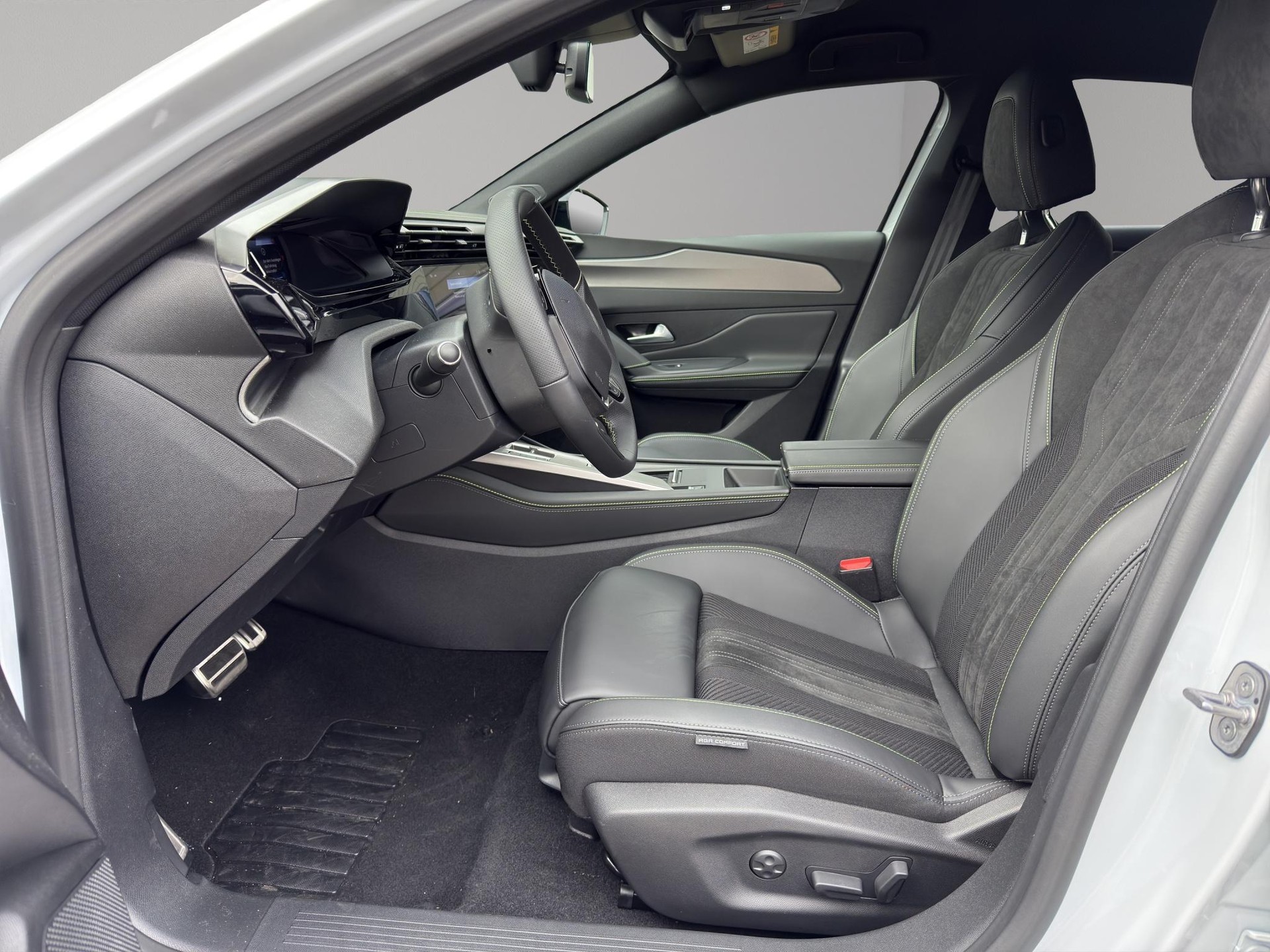 PEUGEOT 308 SW e-GT-showroom-element-1