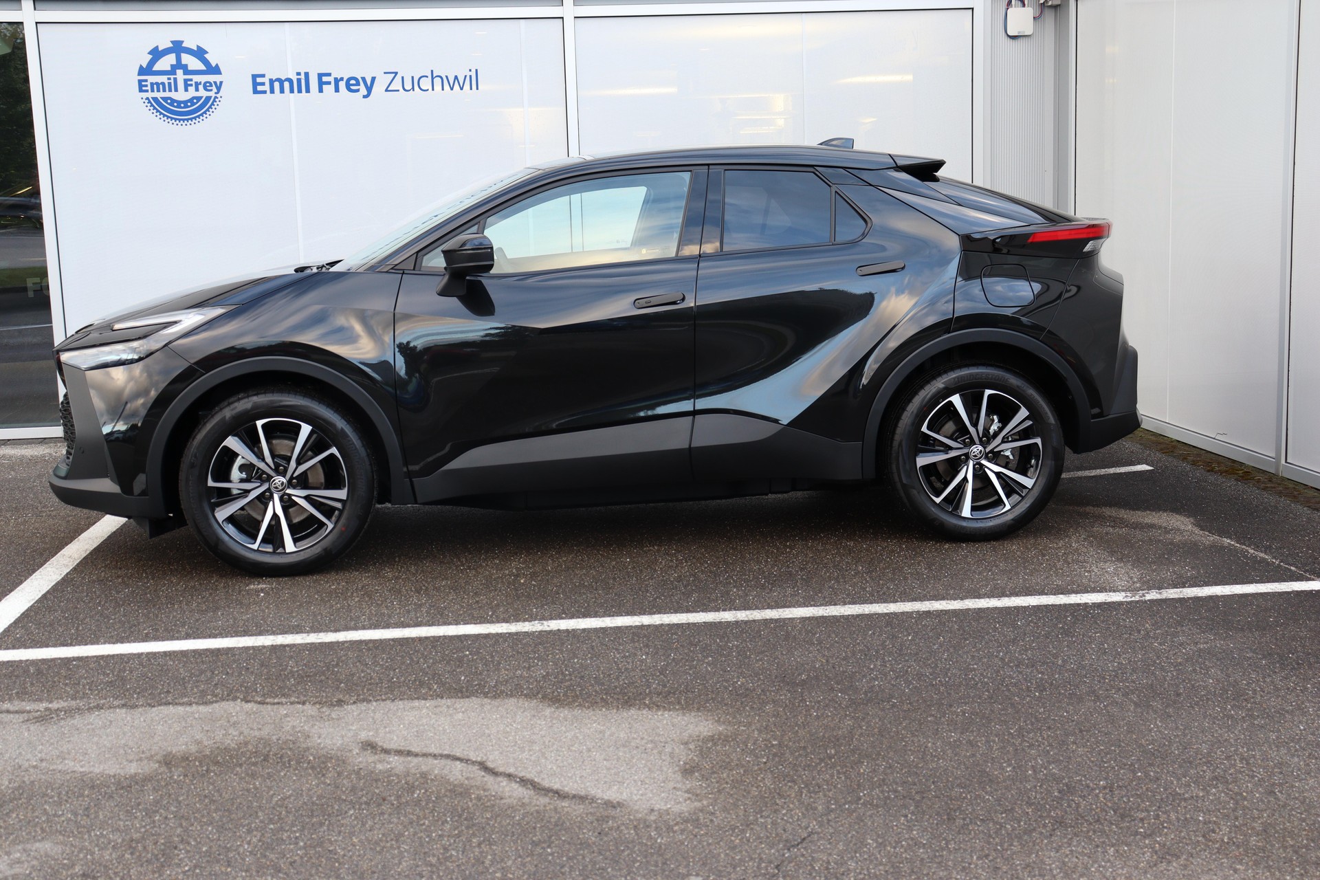 TOYOTA C-HR 2.0 PHEV Swiss Edition-showroom-element-1