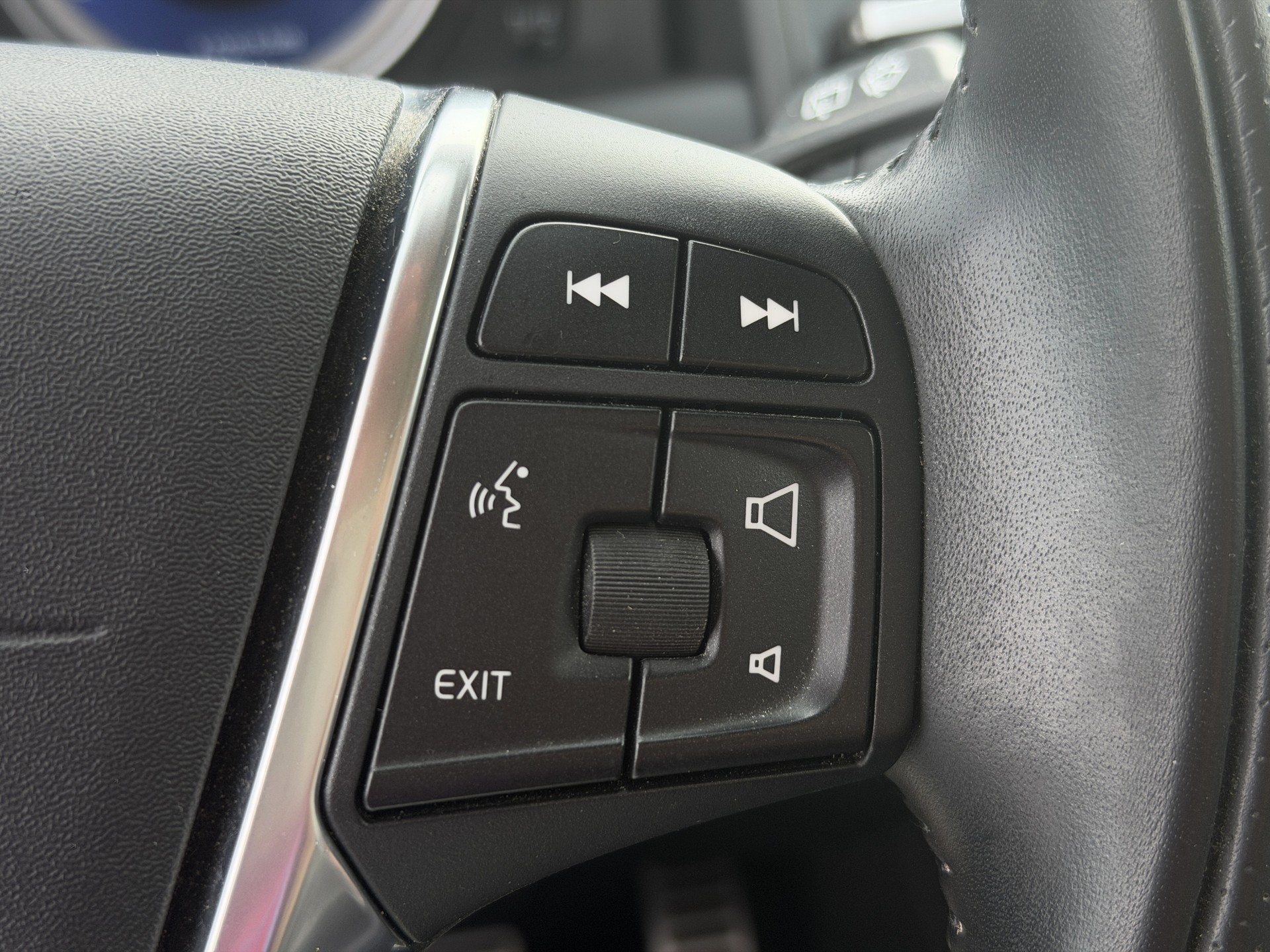VOLVO XC60 T6 AWD R-Design Geartronic-image-13