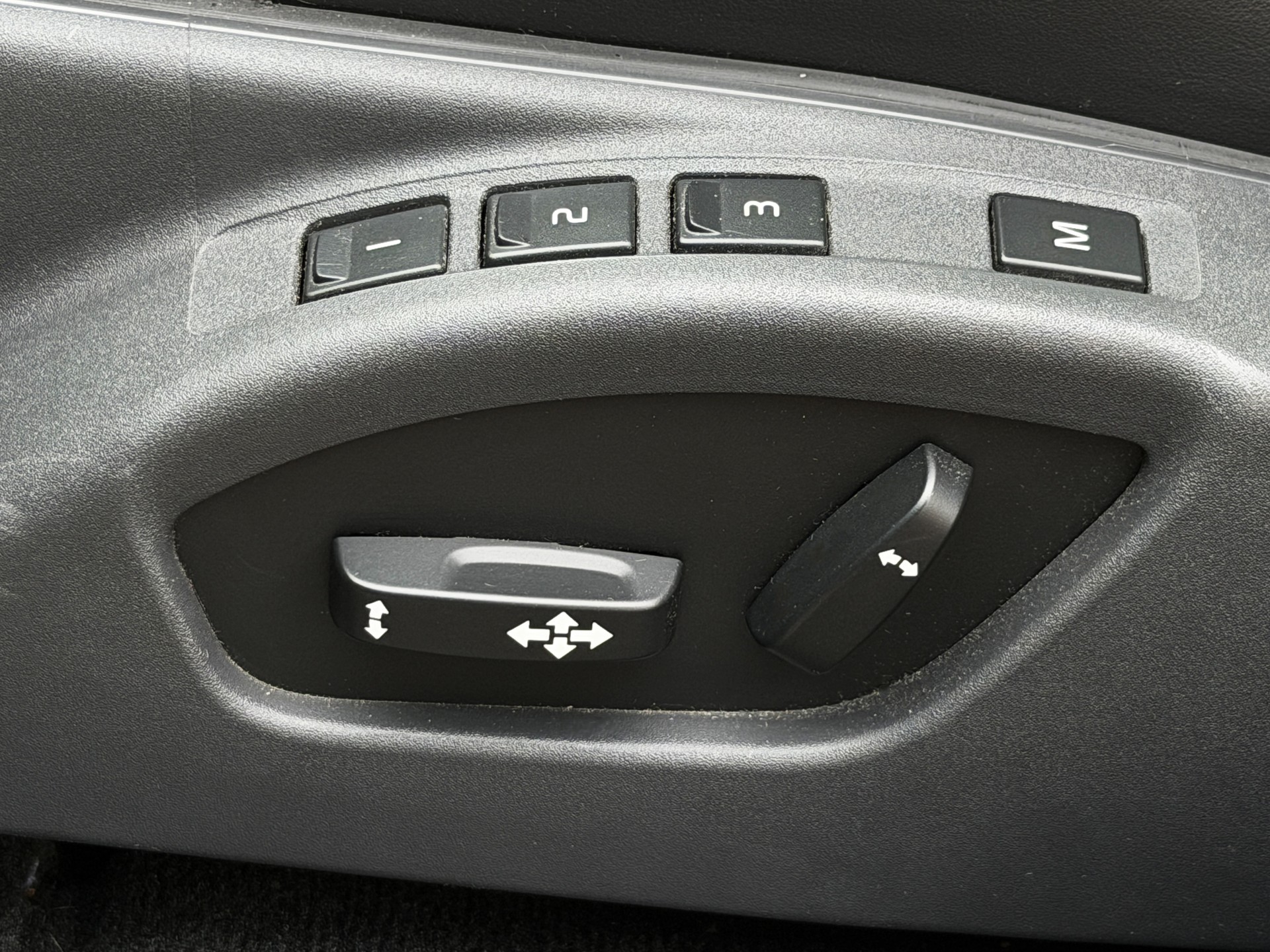 VOLVO XC60 T6 AWD R-Design Geartronic-image-19