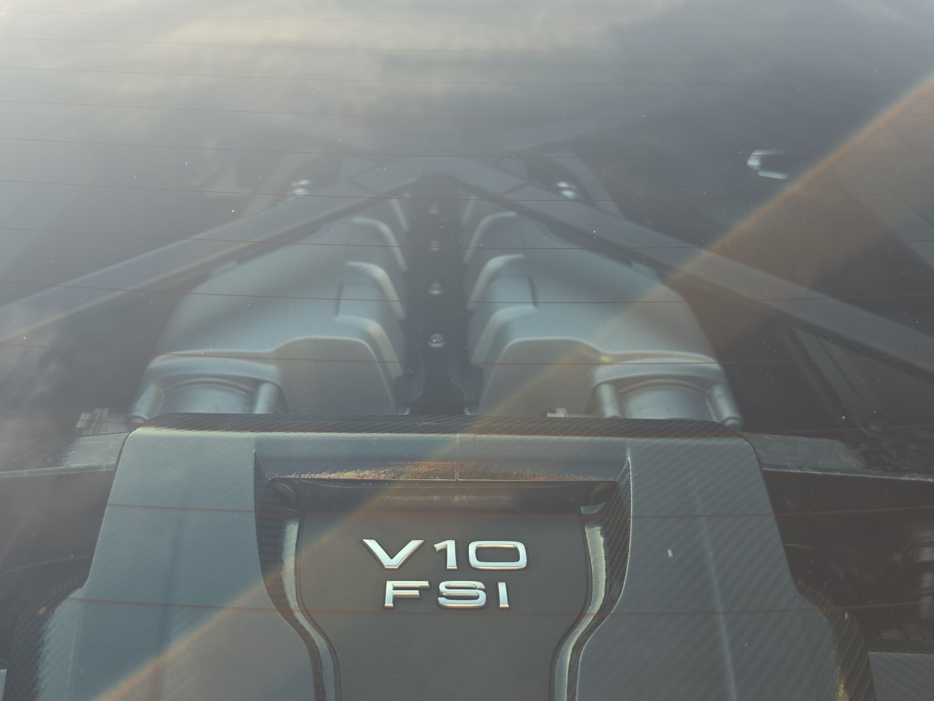 AUDI R8 Coupé 5.2 S-Tronic-image-6