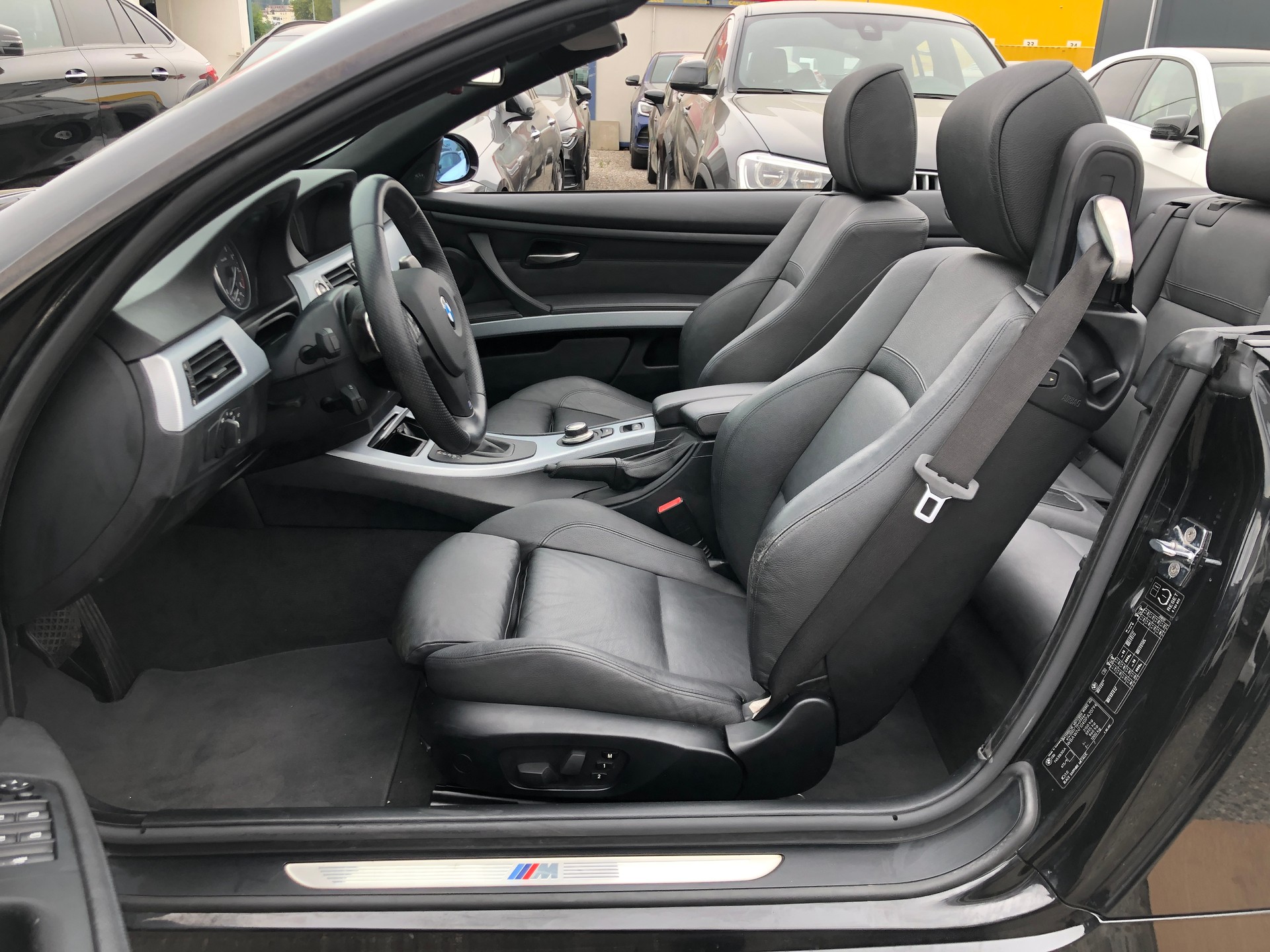 BMW 330i Cabriolet Steptronic-image-9