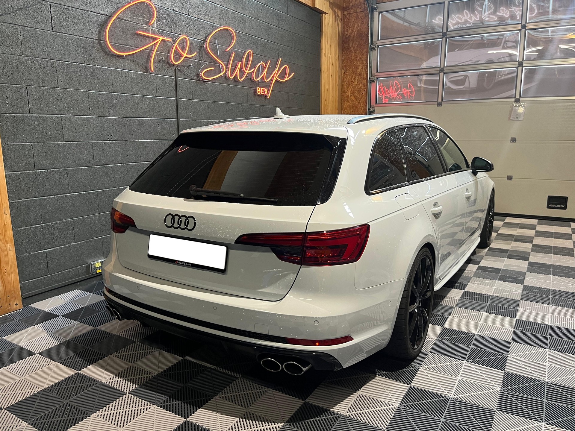 AUDI S4 Avant 3.0 TFSI quattro tiptronic-image-5