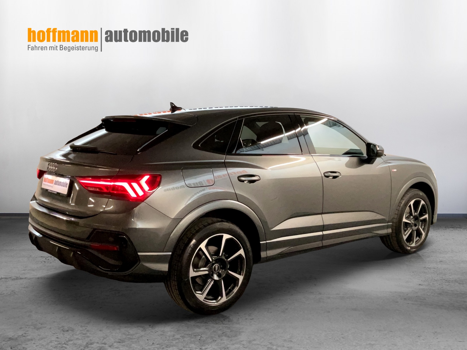 AUDI Q3 Sportback 35 TFSI S line S-tronic-showroom-element-3