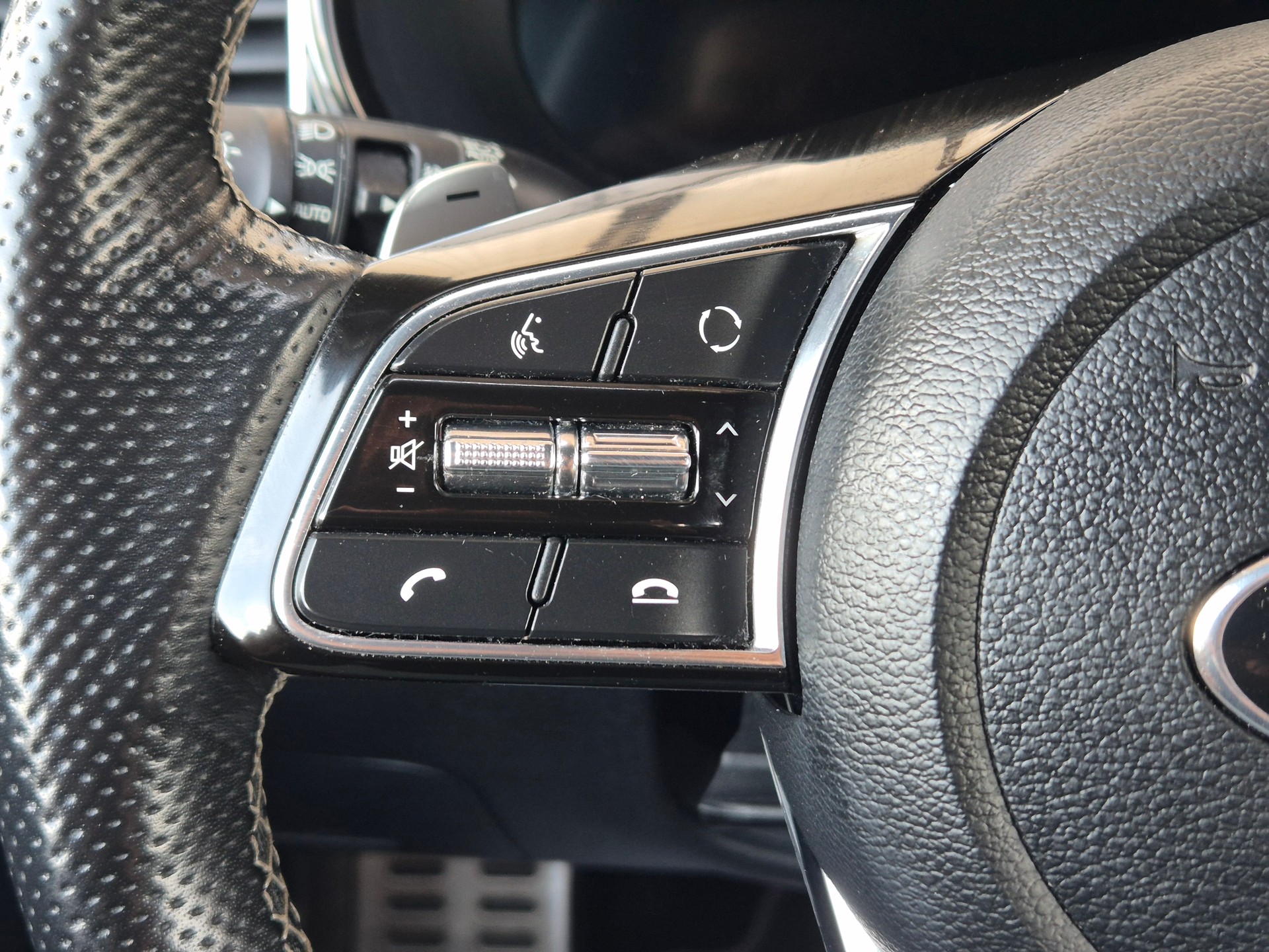 KIA ProCeed 1.5 T-GDi MHEV GT-Line DCT-image-16