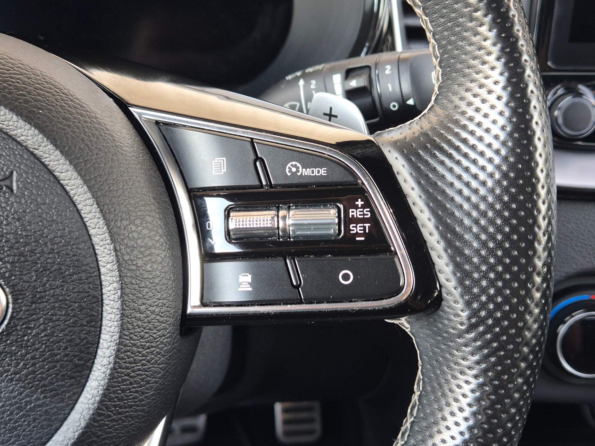 KIA ProCeed 1.5 T-GDi MHEV GT-Line DCT-image-17