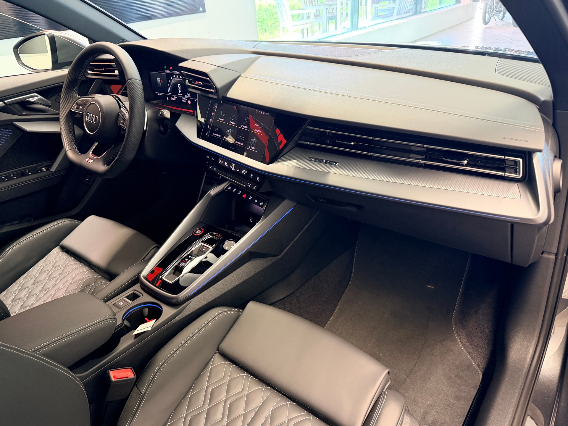 AUDI S3 Sportback TFSI quattro S-tronic-image-18