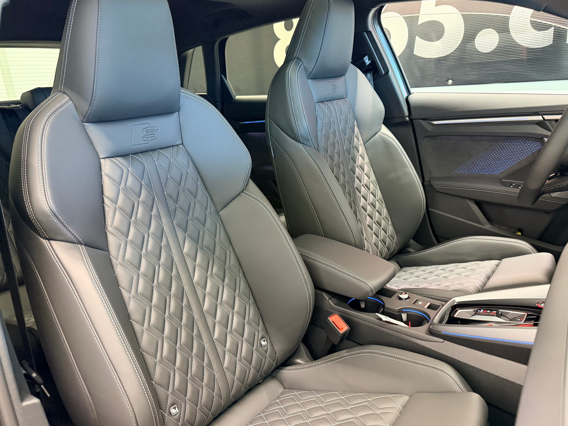 AUDI S3 Sportback TFSI quattro S-tronic-image-21