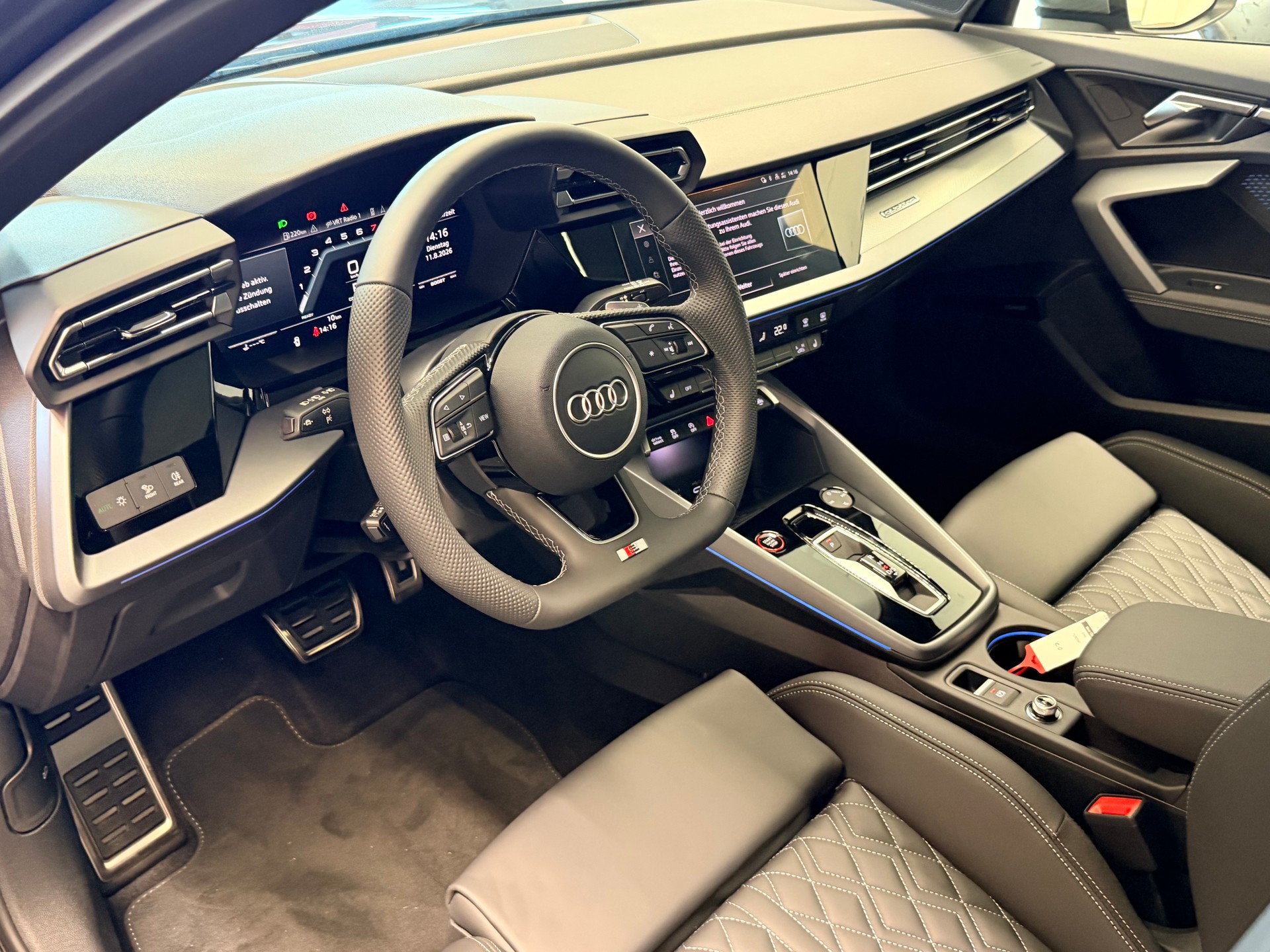 AUDI S3 Sportback TFSI quattro S-tronic-image-11