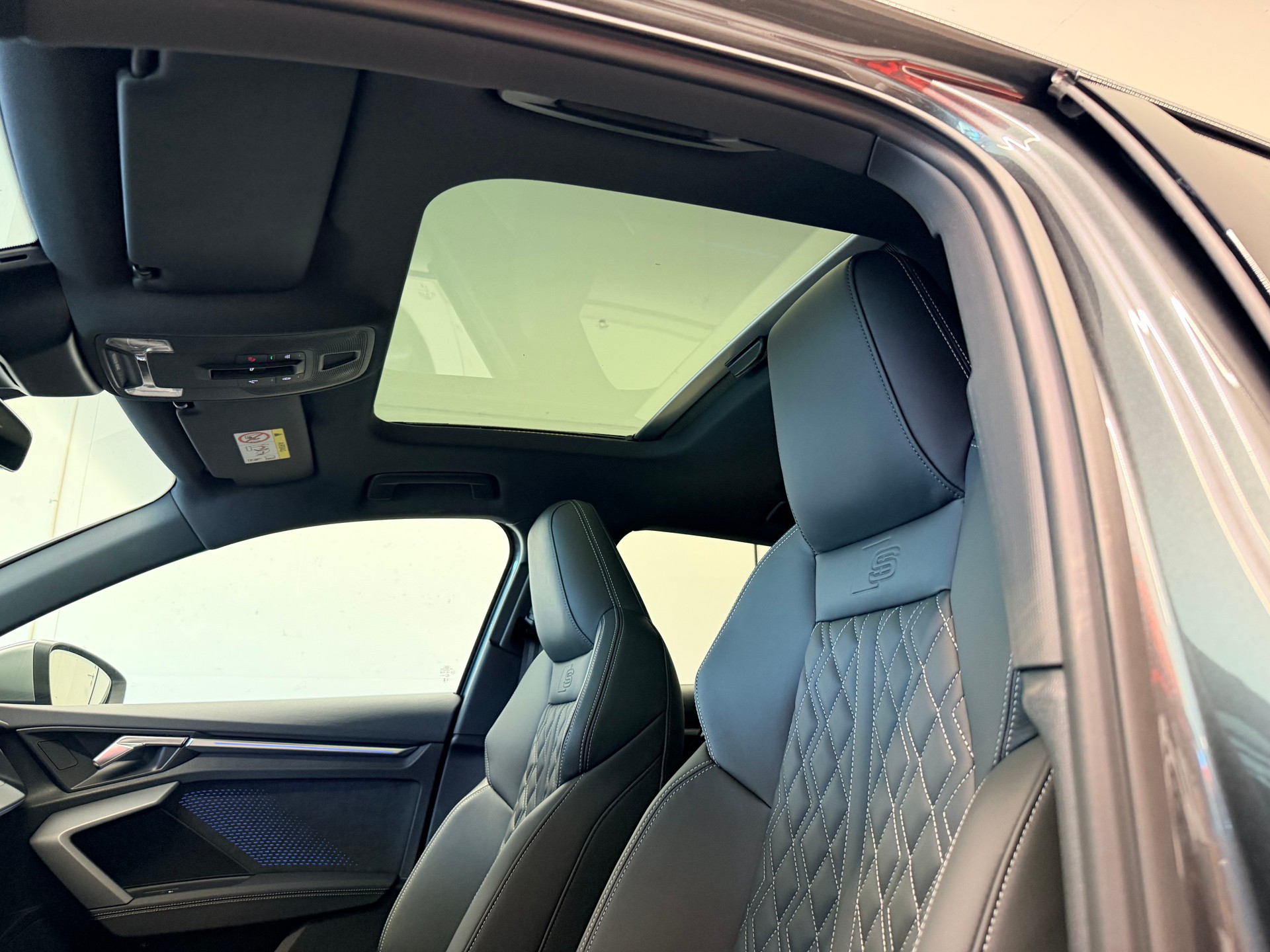 AUDI S3 Sportback TFSI quattro S-tronic-image-27