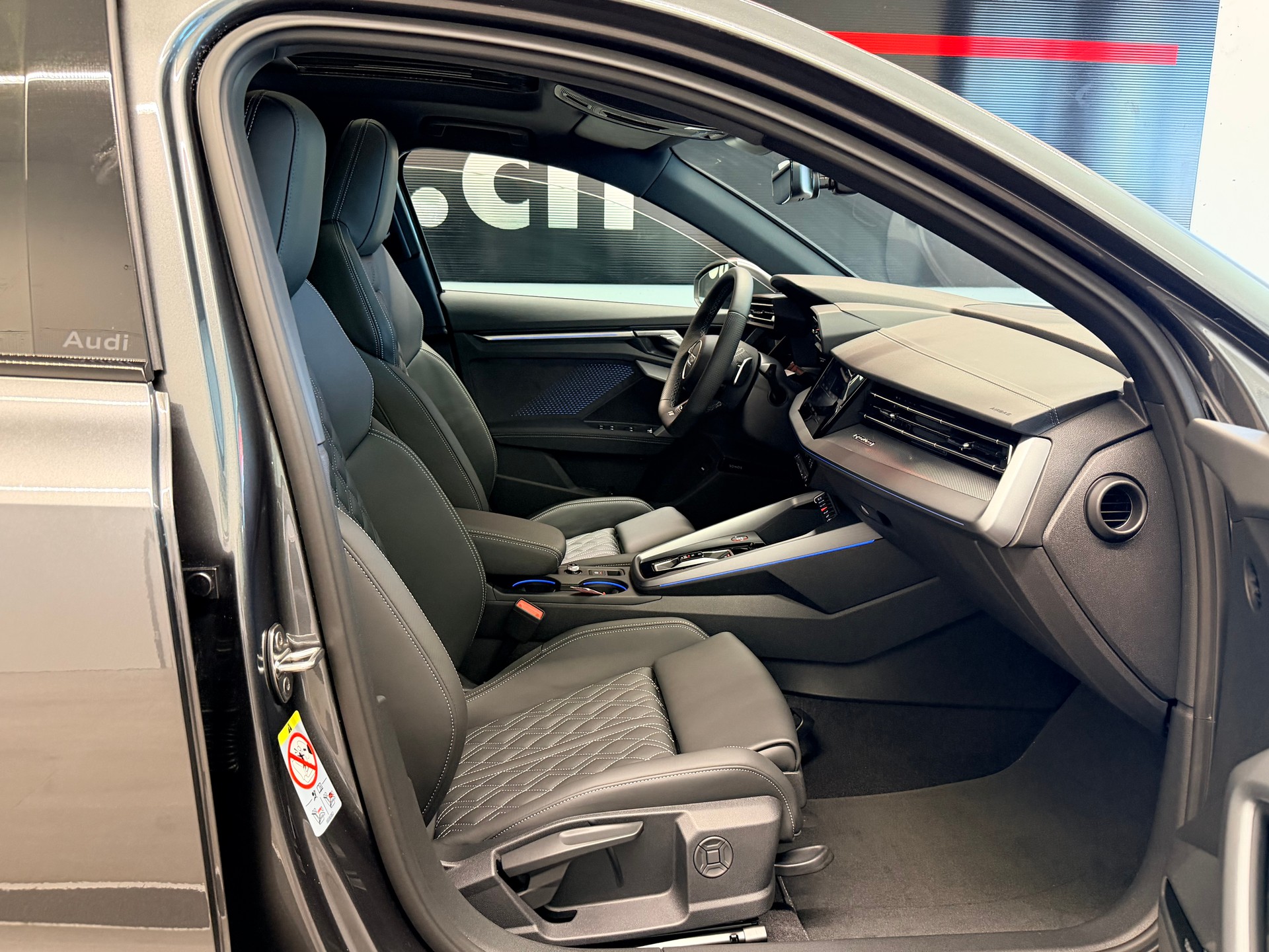 AUDI S3 Sportback TFSI quattro S-tronic-image-20