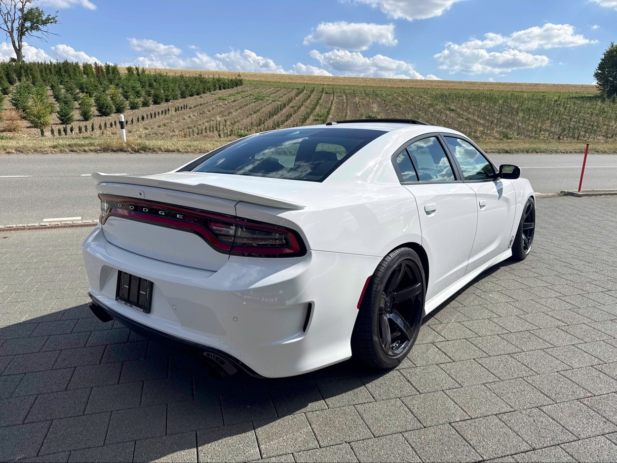 DODGE Charger SRT8-showroom-element-2