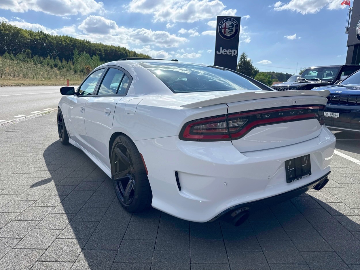 DODGE Charger SRT8-showroom-element-1
