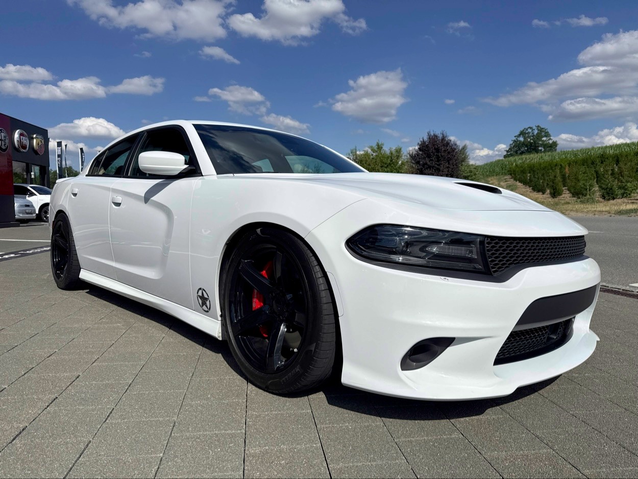 DODGE Charger SRT8-showroom-element-3